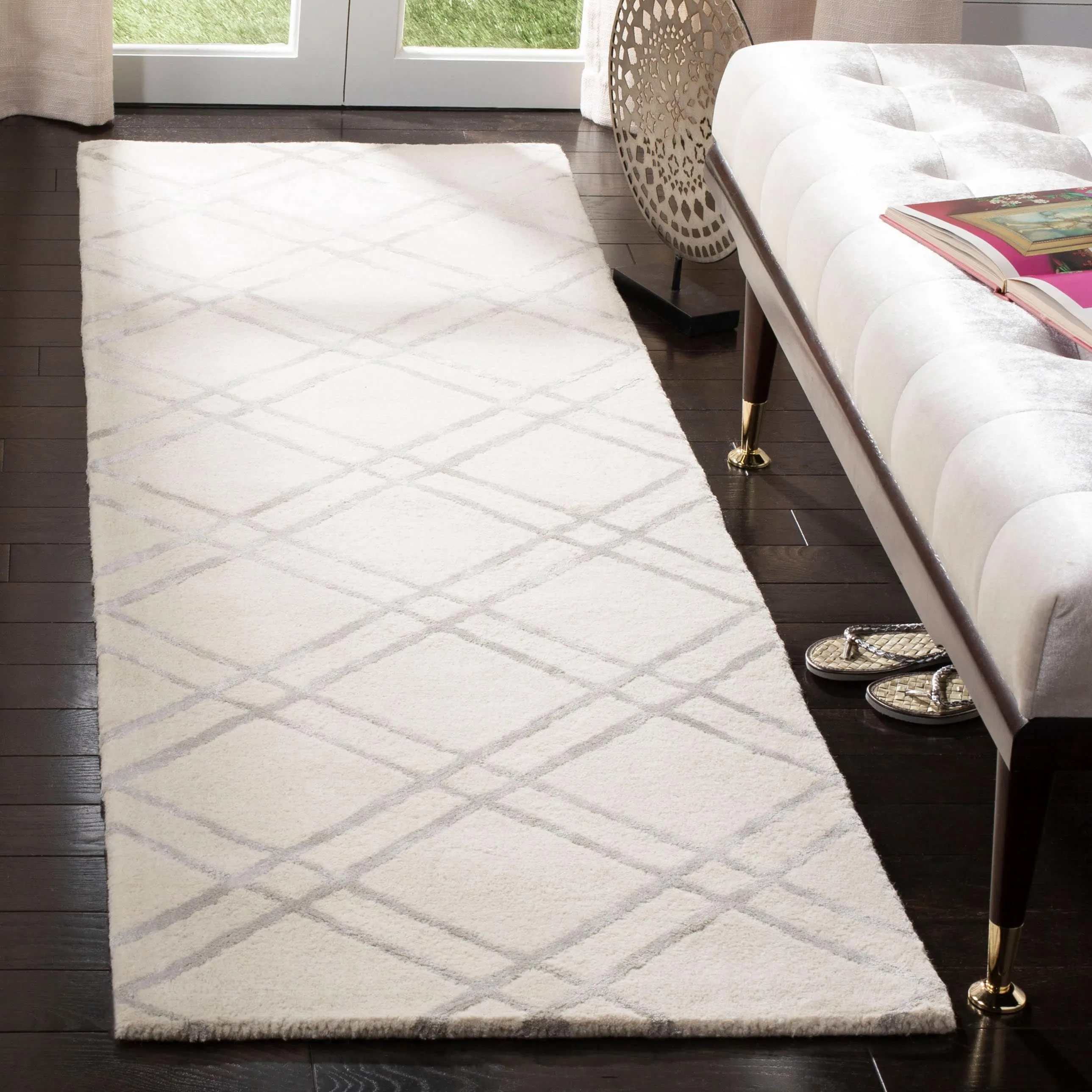SAFAVIEH Handmade Himalaya Beadwork Modern Wool Rug