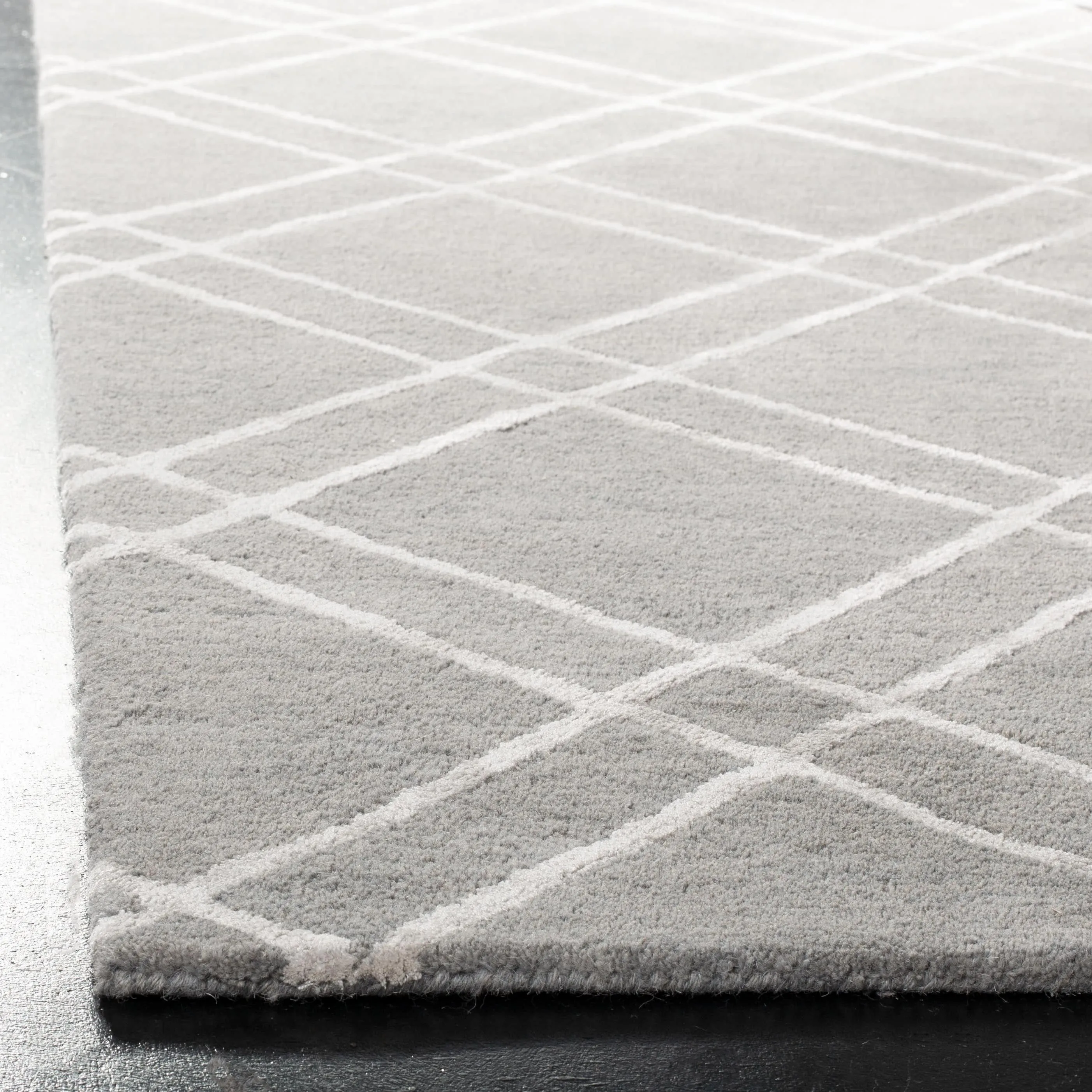 SAFAVIEH Handmade Himalaya Beadwork Modern Wool Rug