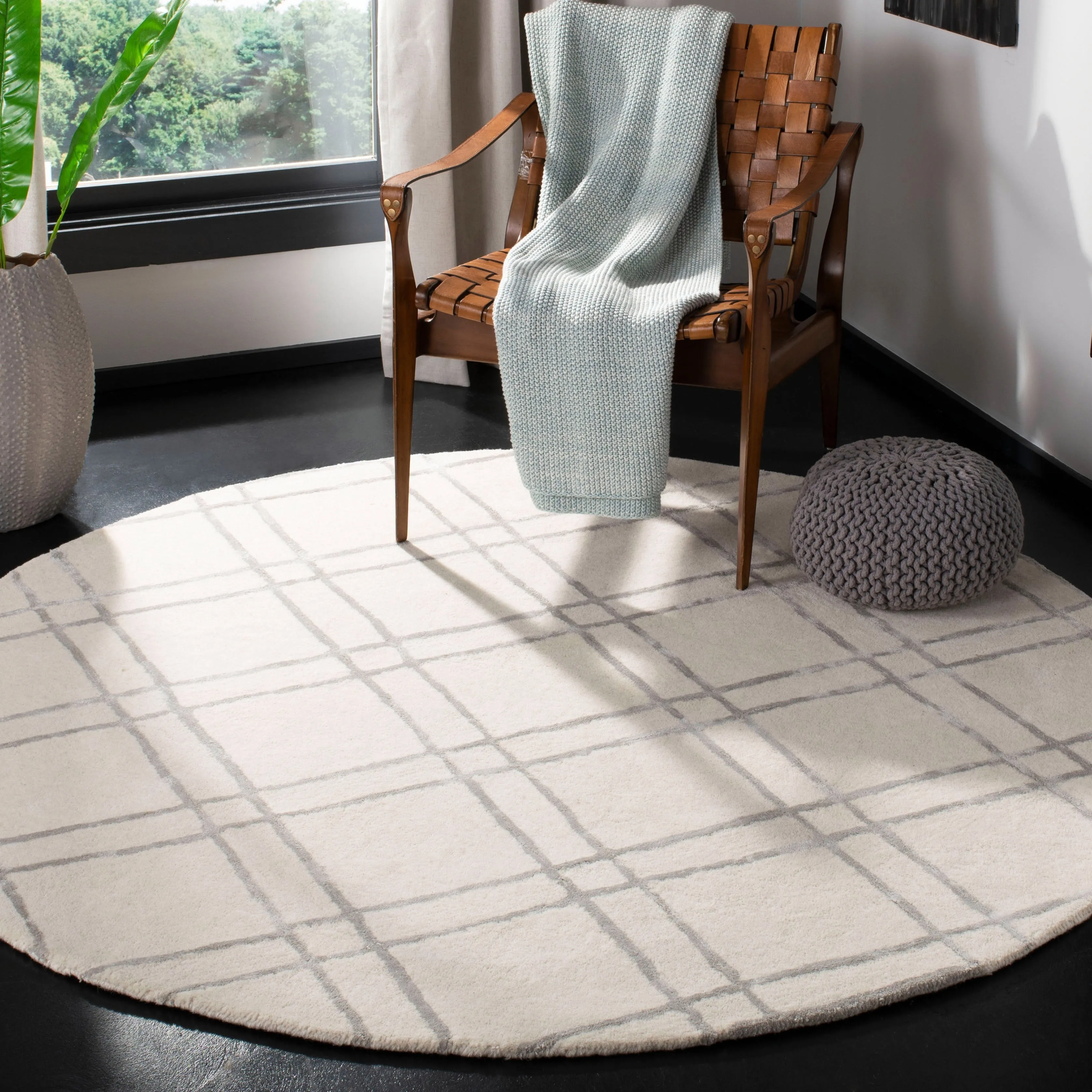 SAFAVIEH Handmade Himalaya Beadwork Modern Wool Rug