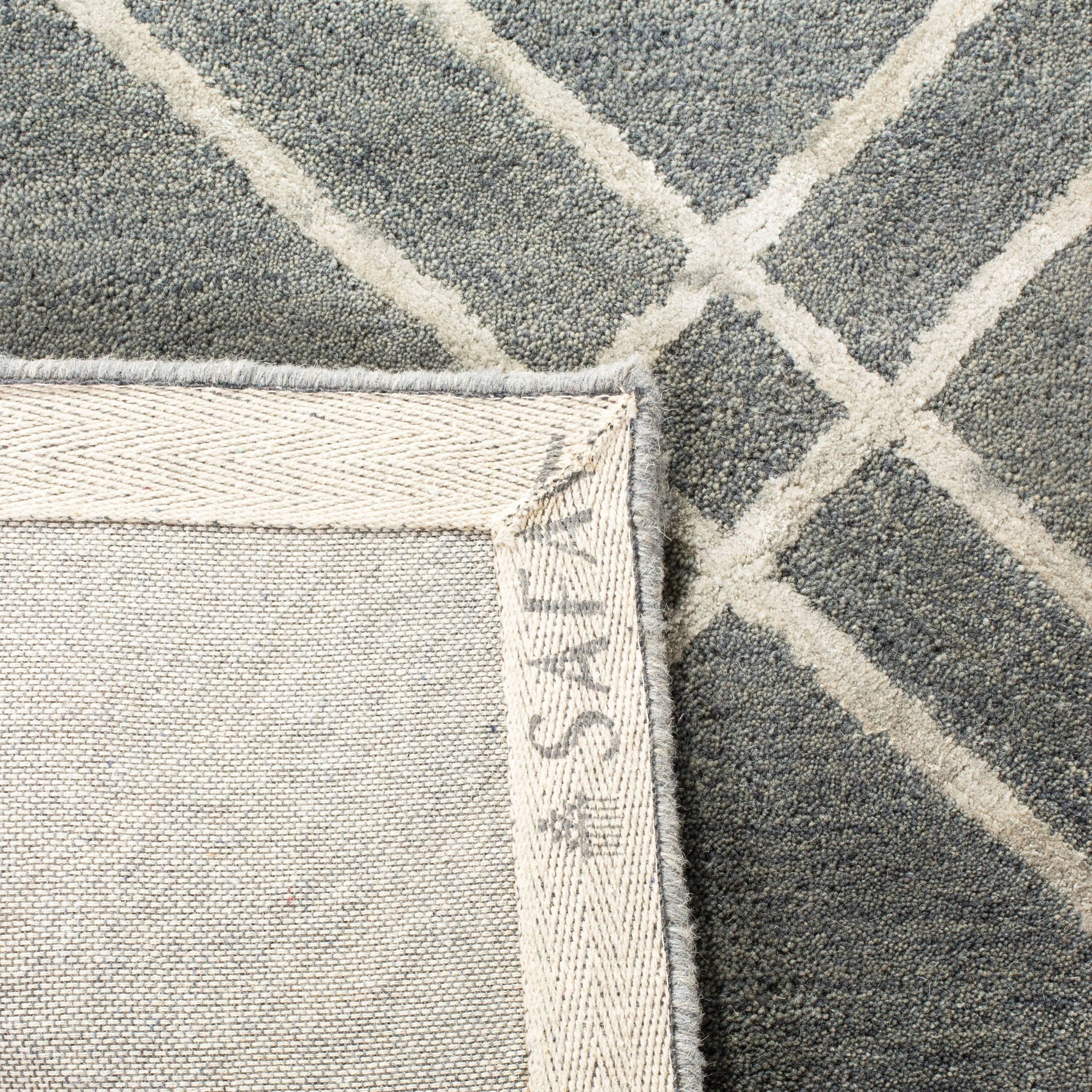 SAFAVIEH Handmade Himalaya Beadwork Modern Wool Rug