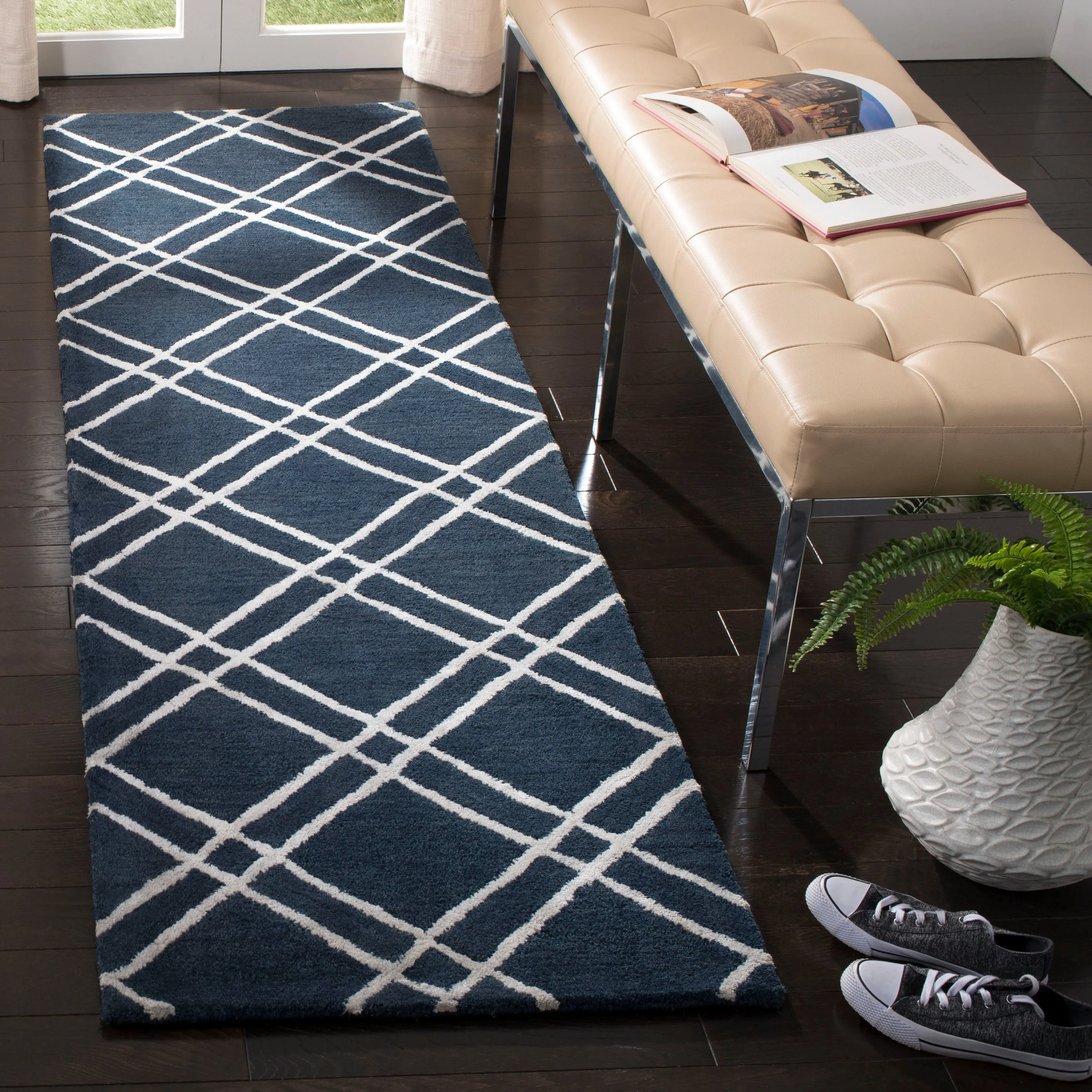 SAFAVIEH Handmade Himalaya Beadwork Modern Wool Rug