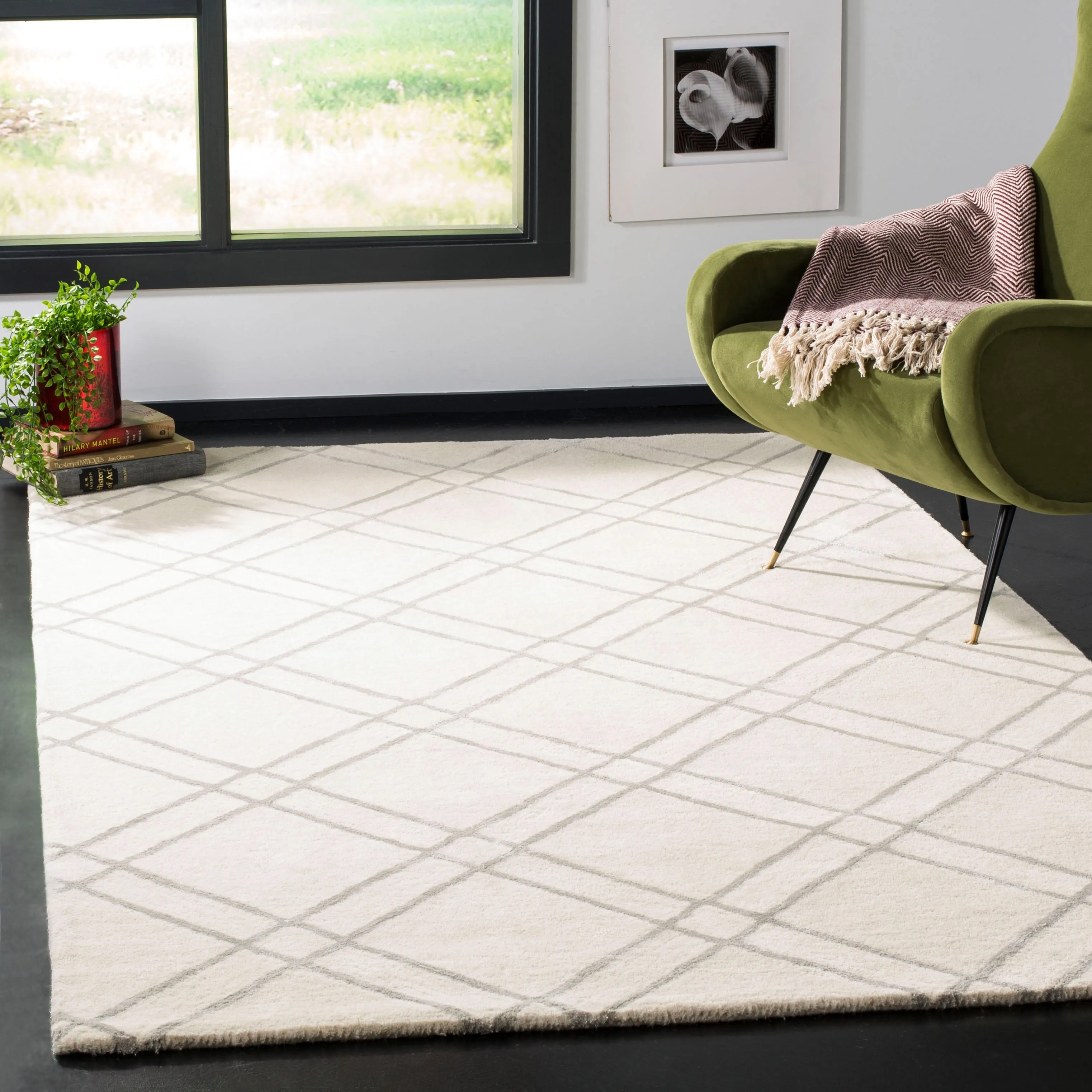 SAFAVIEH Handmade Himalaya Beadwork Modern Wool Rug
