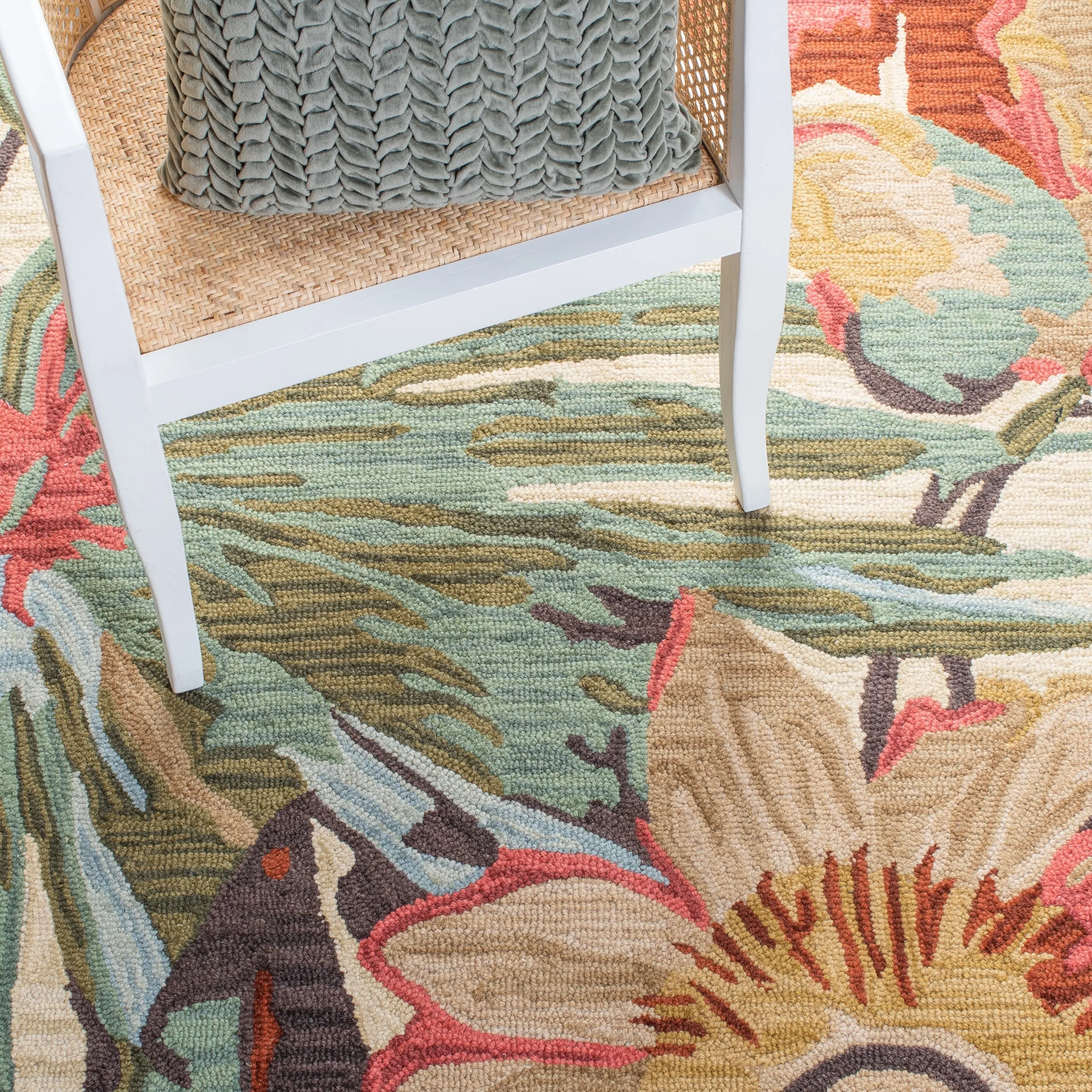 SAFAVIEH Handmade Jardin Kristell Country Floral Wool Rug