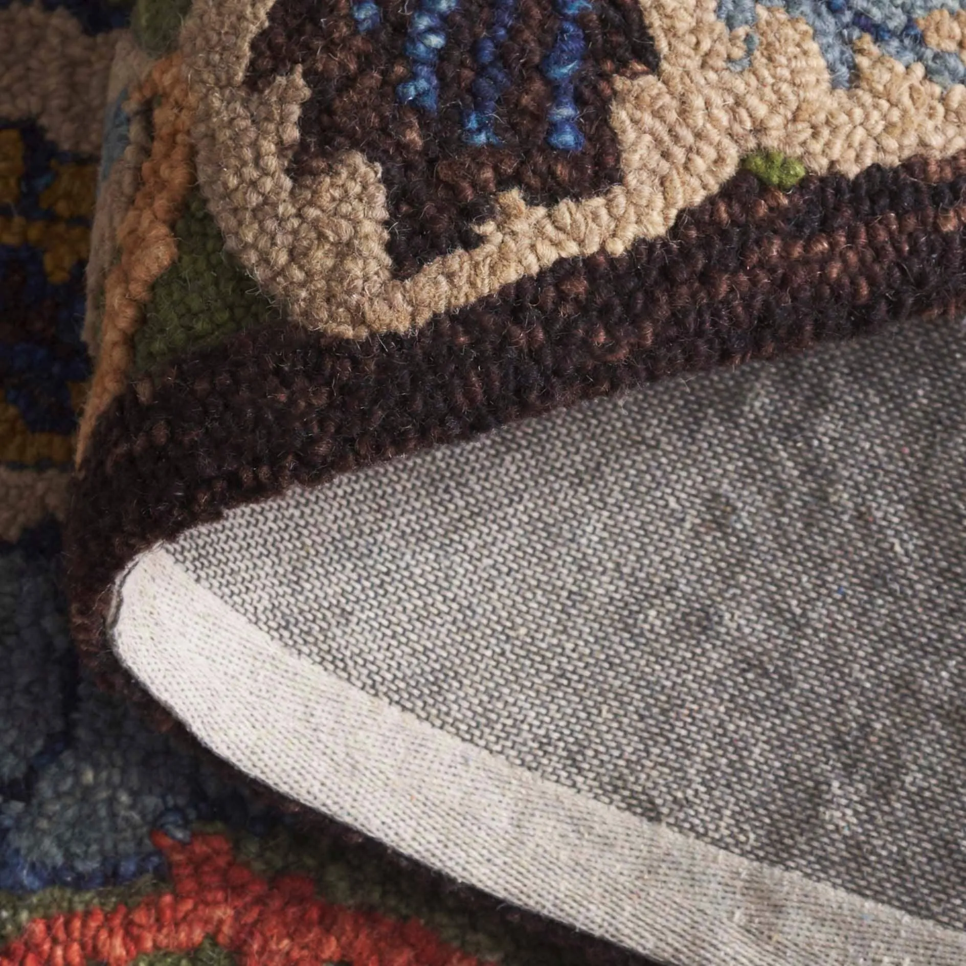 SAFAVIEH Handmade Jardin Rusa Country Floral Wool Rug