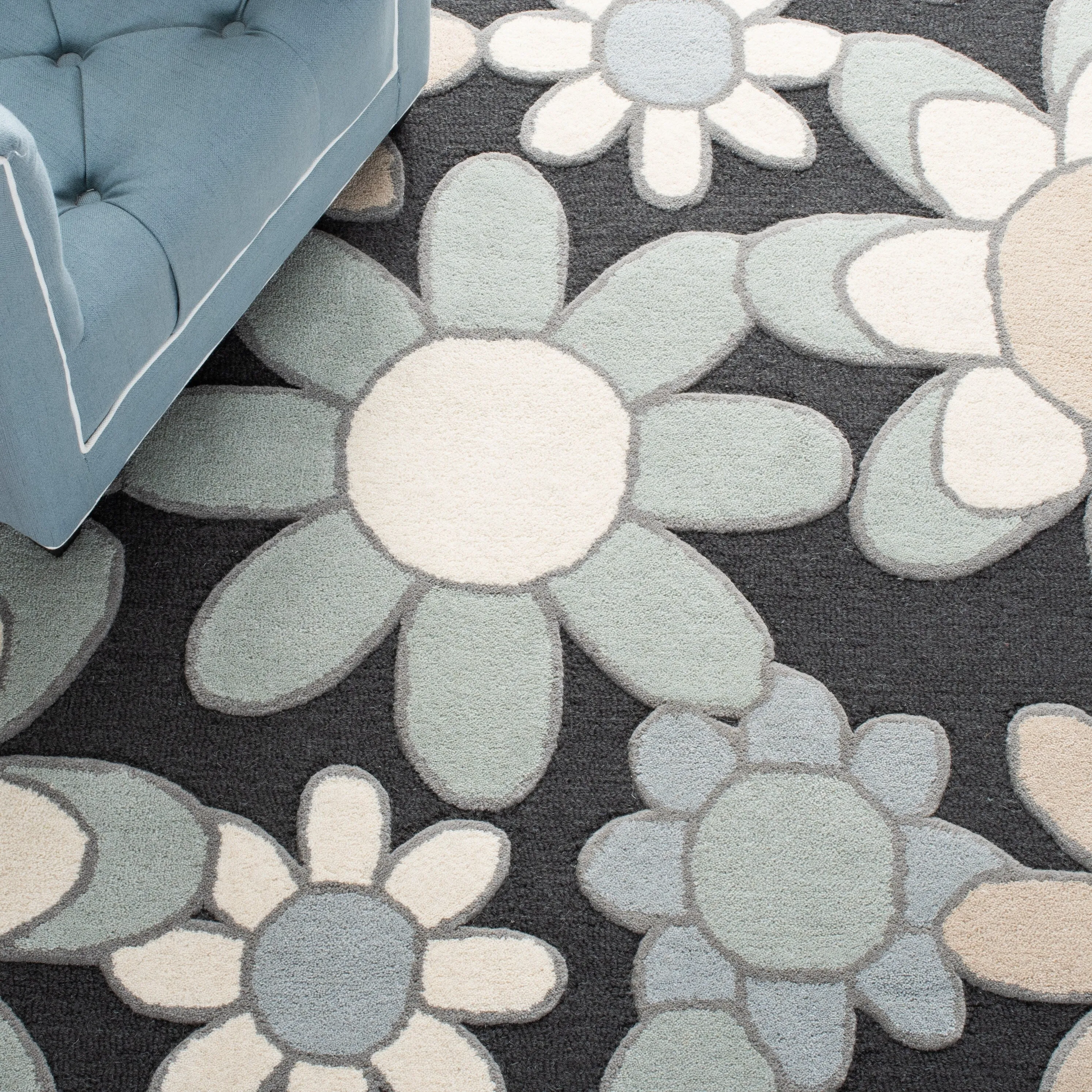 SAFAVIEH Handmade Kids Khadijah Floral Wool Rug