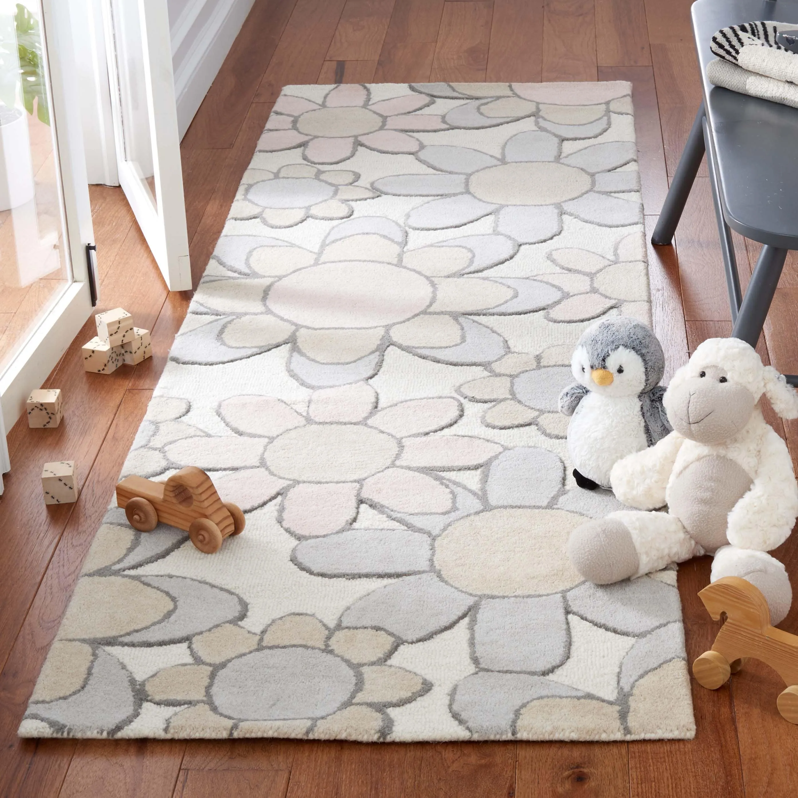 SAFAVIEH Handmade Kids Khadijah Floral Wool Rug
