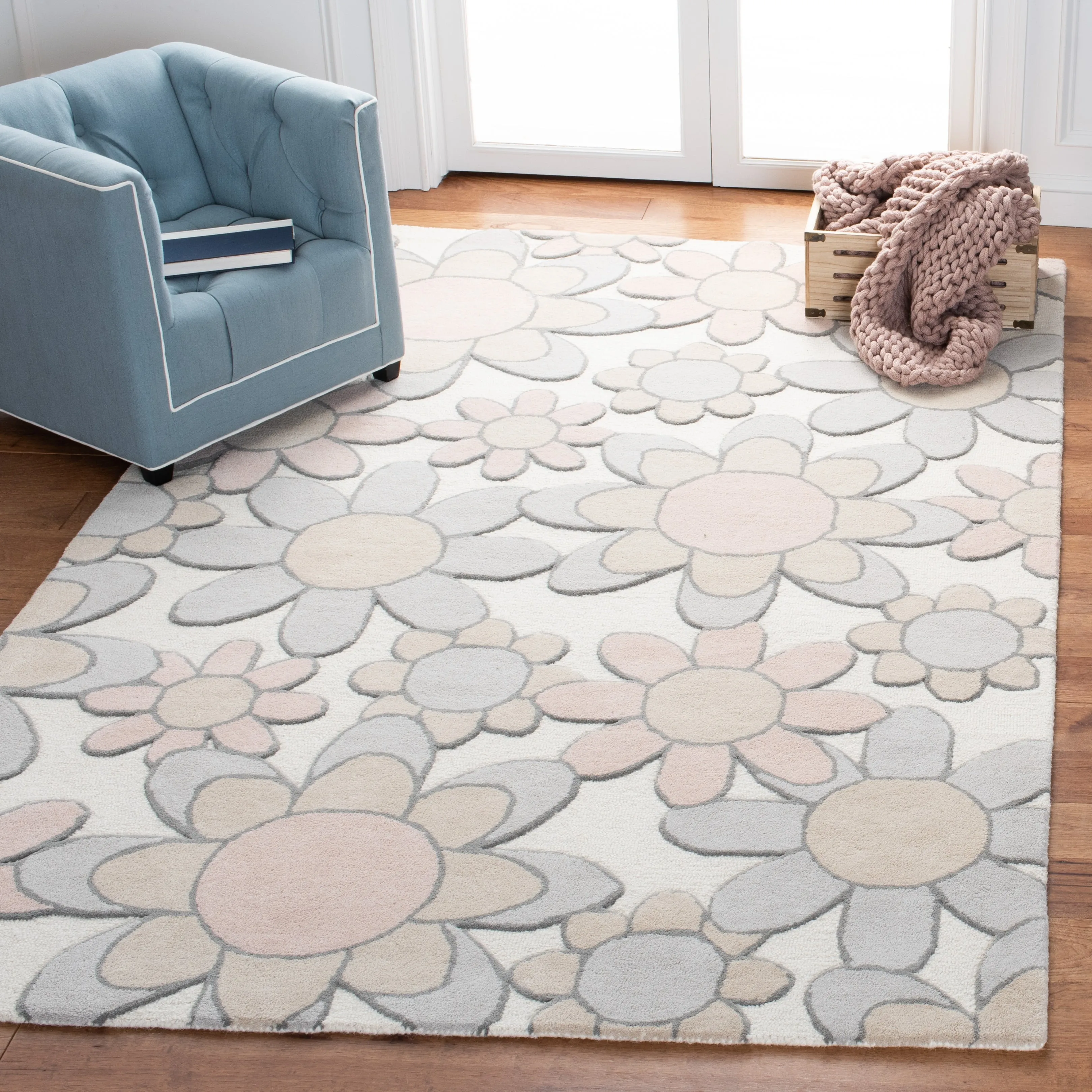 SAFAVIEH Handmade Kids Khadijah Floral Wool Rug
