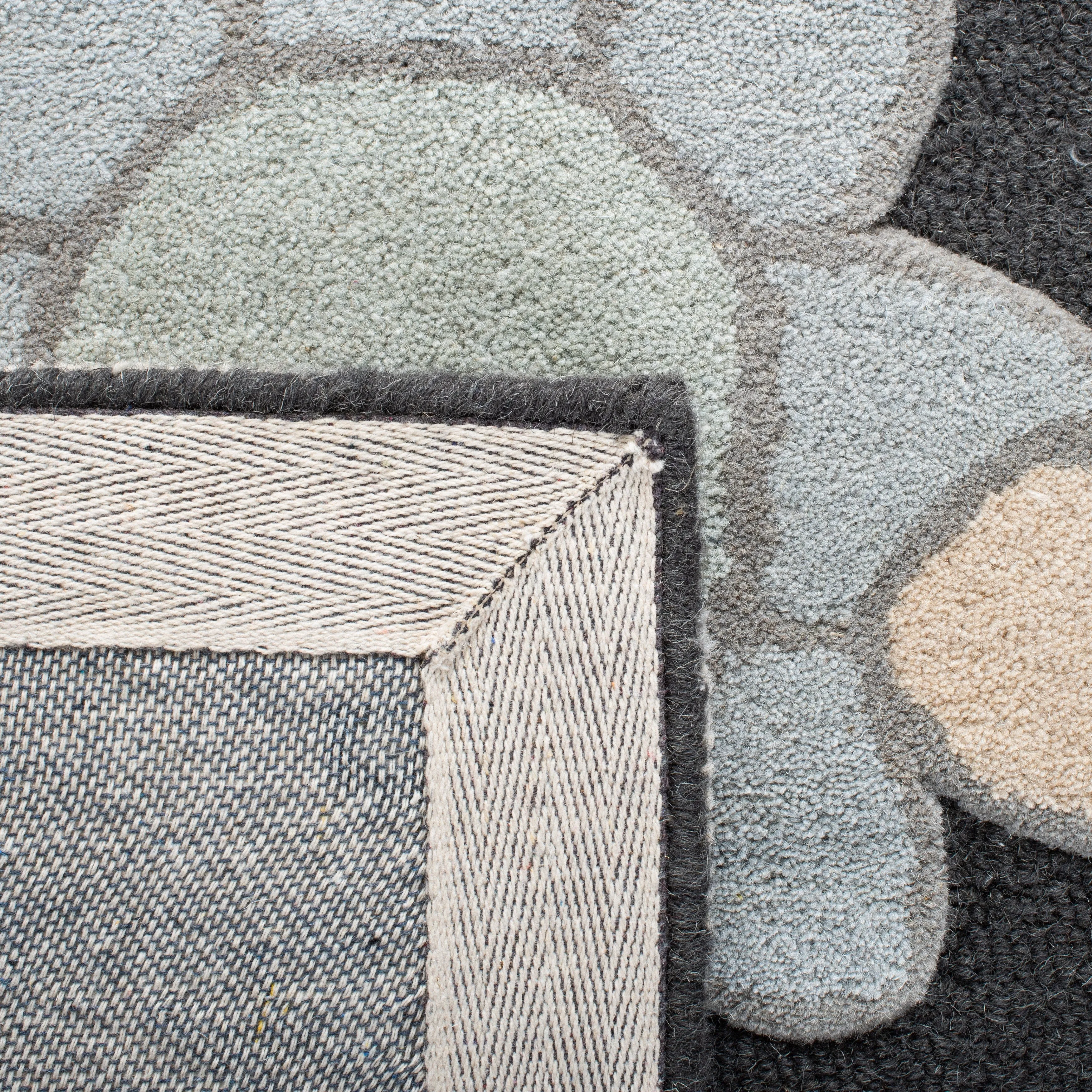 SAFAVIEH Handmade Kids Khadijah Floral Wool Rug