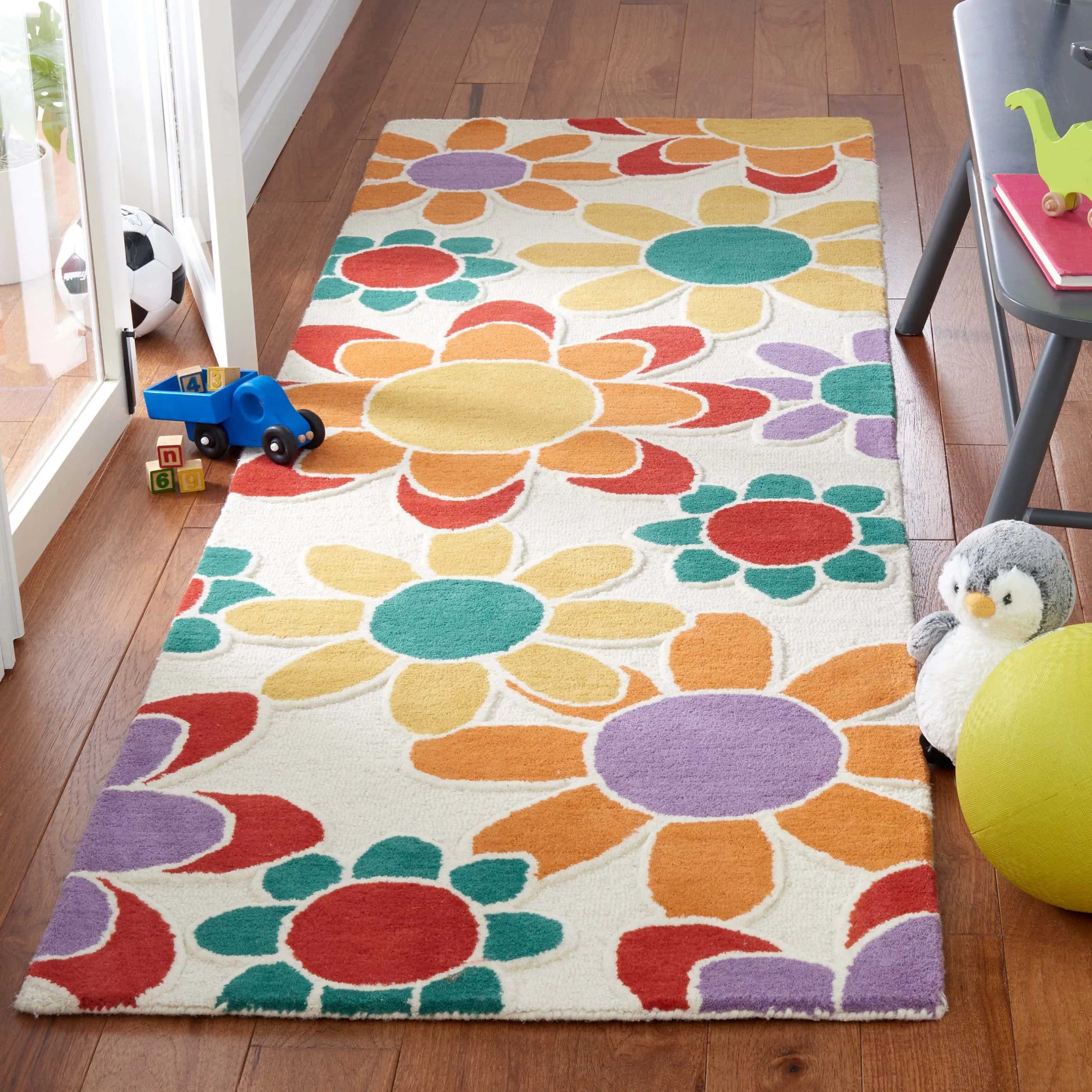 SAFAVIEH Handmade Kids Khadijah Floral Wool Rug