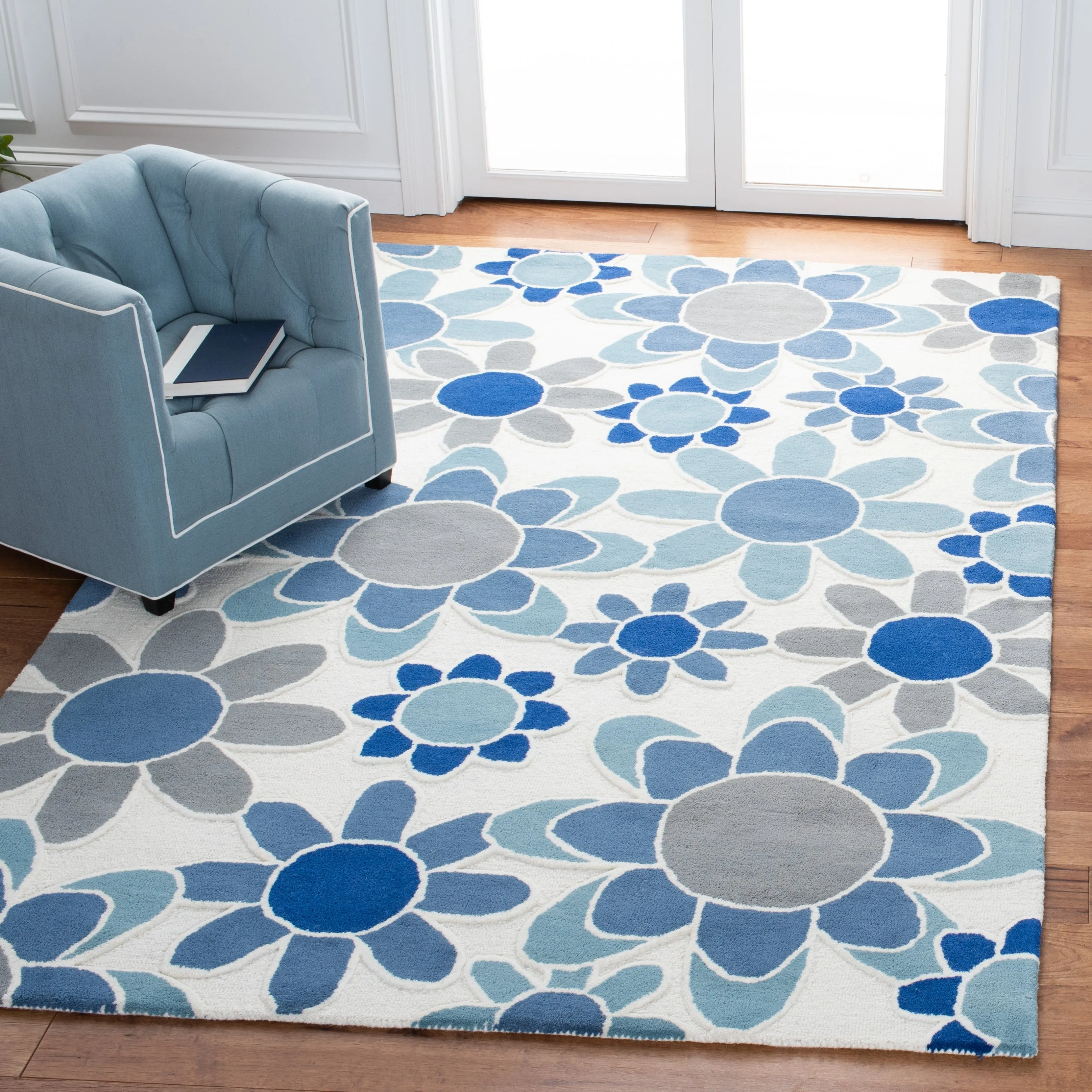 SAFAVIEH Handmade Kids Khadijah Floral Wool Rug
