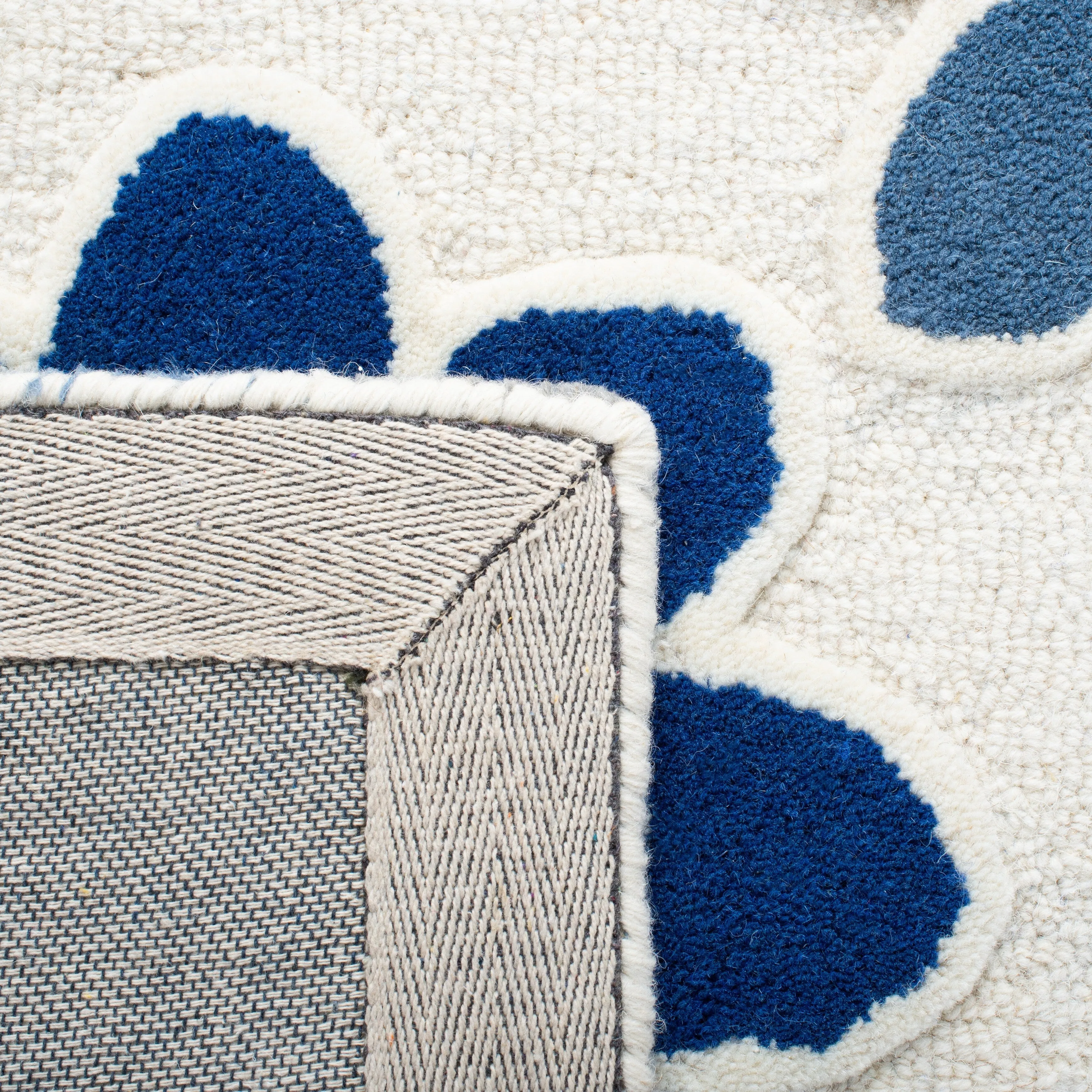 SAFAVIEH Handmade Kids Khadijah Floral Wool Rug