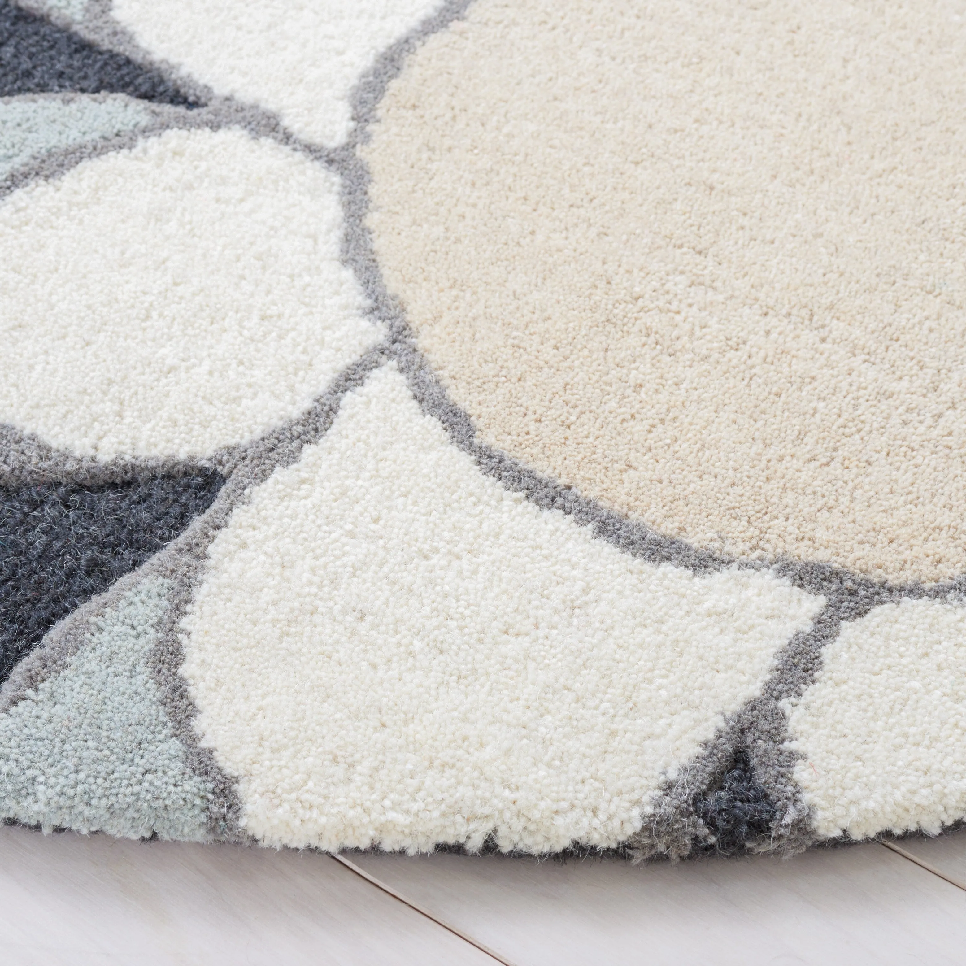 SAFAVIEH Handmade Kids Khadijah Floral Wool Rug