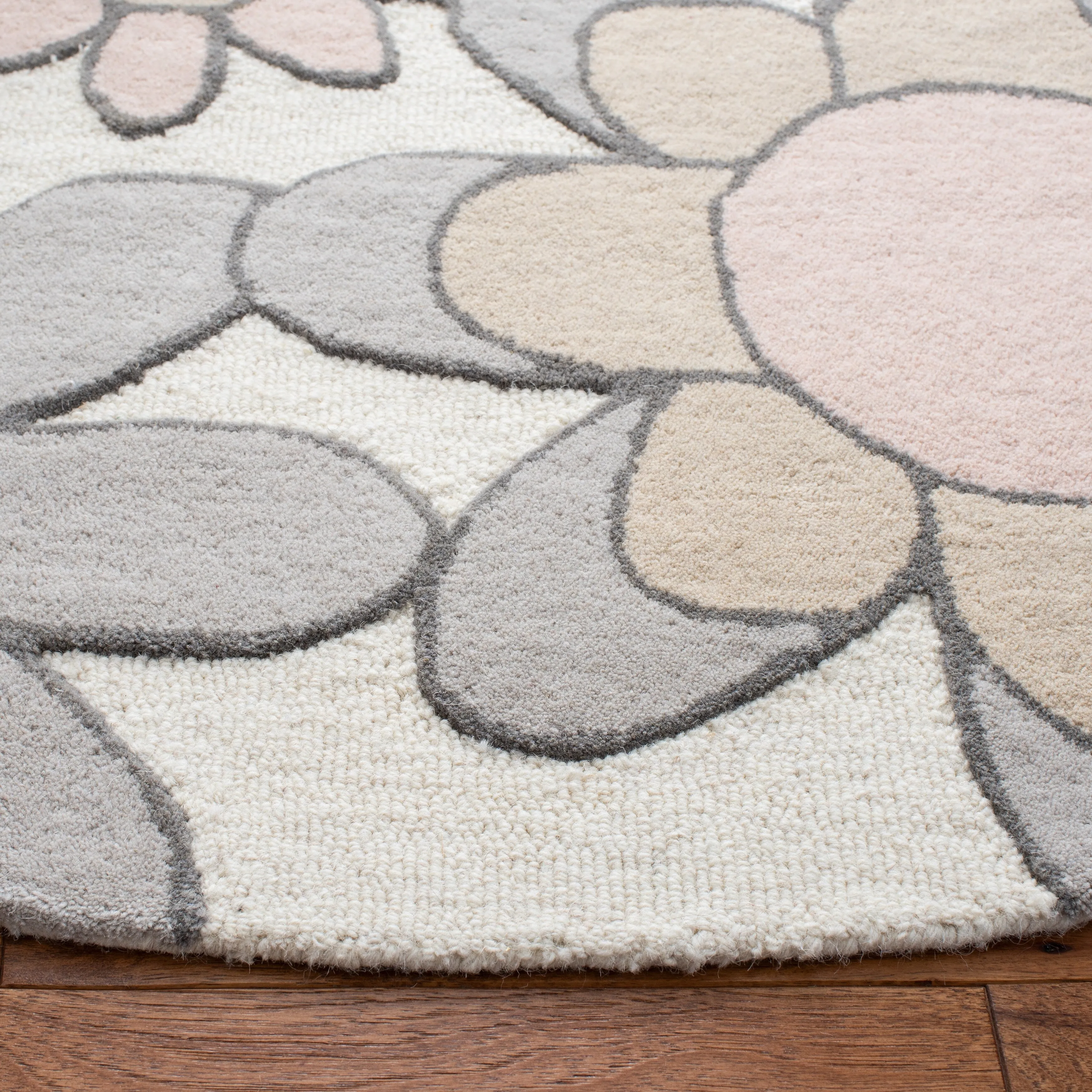 SAFAVIEH Handmade Kids Khadijah Floral Wool Rug