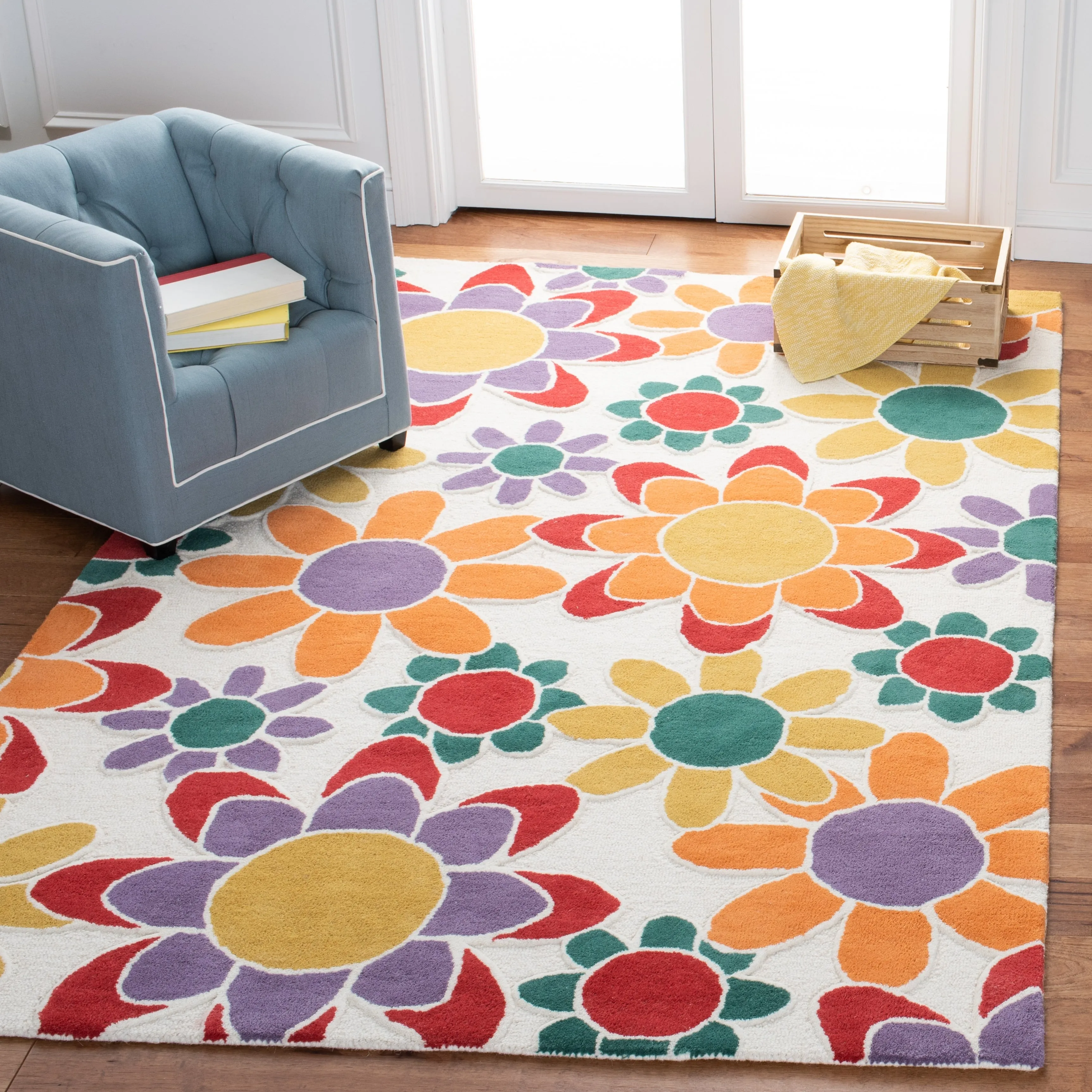 SAFAVIEH Handmade Kids Khadijah Floral Wool Rug
