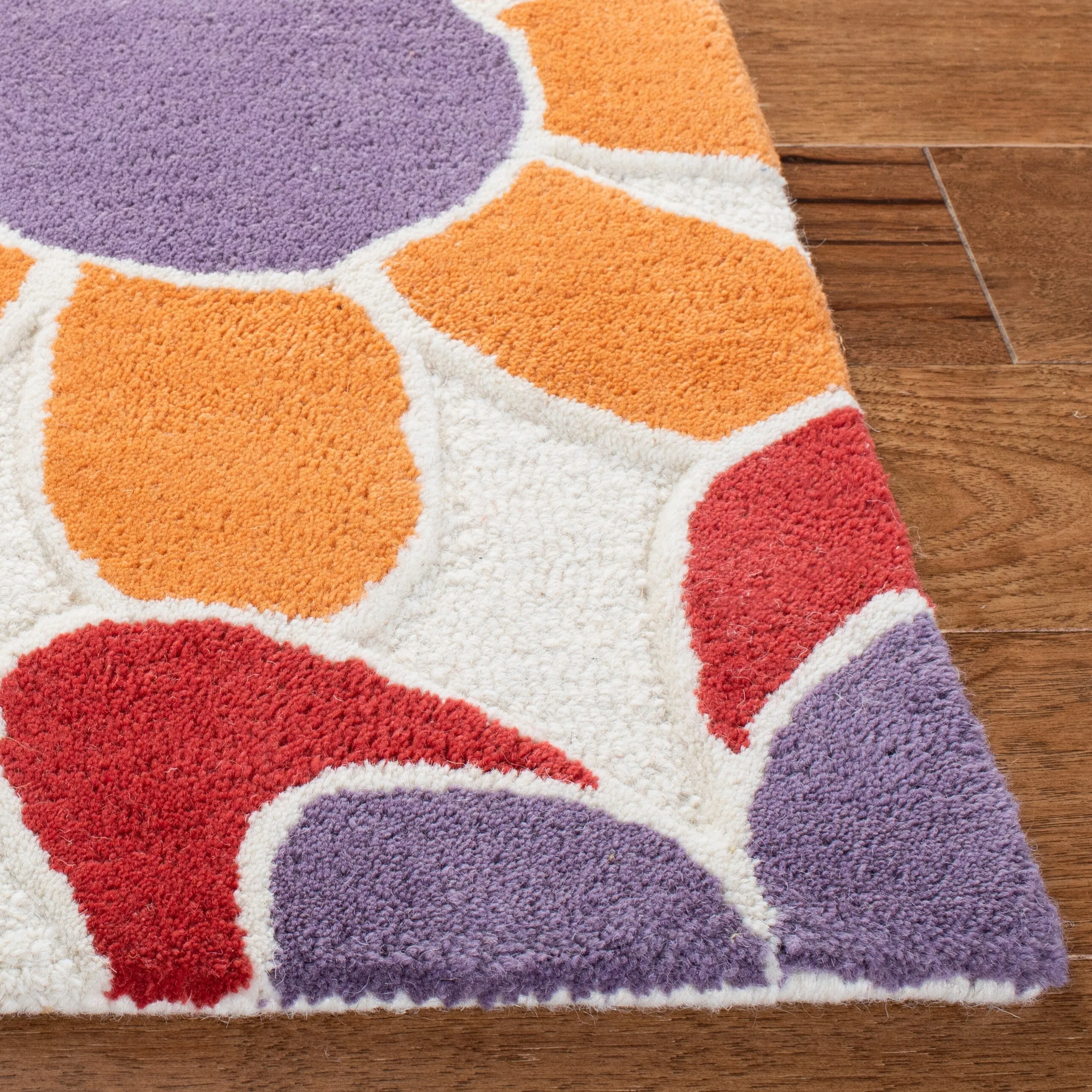 SAFAVIEH Handmade Kids Khadijah Floral Wool Rug