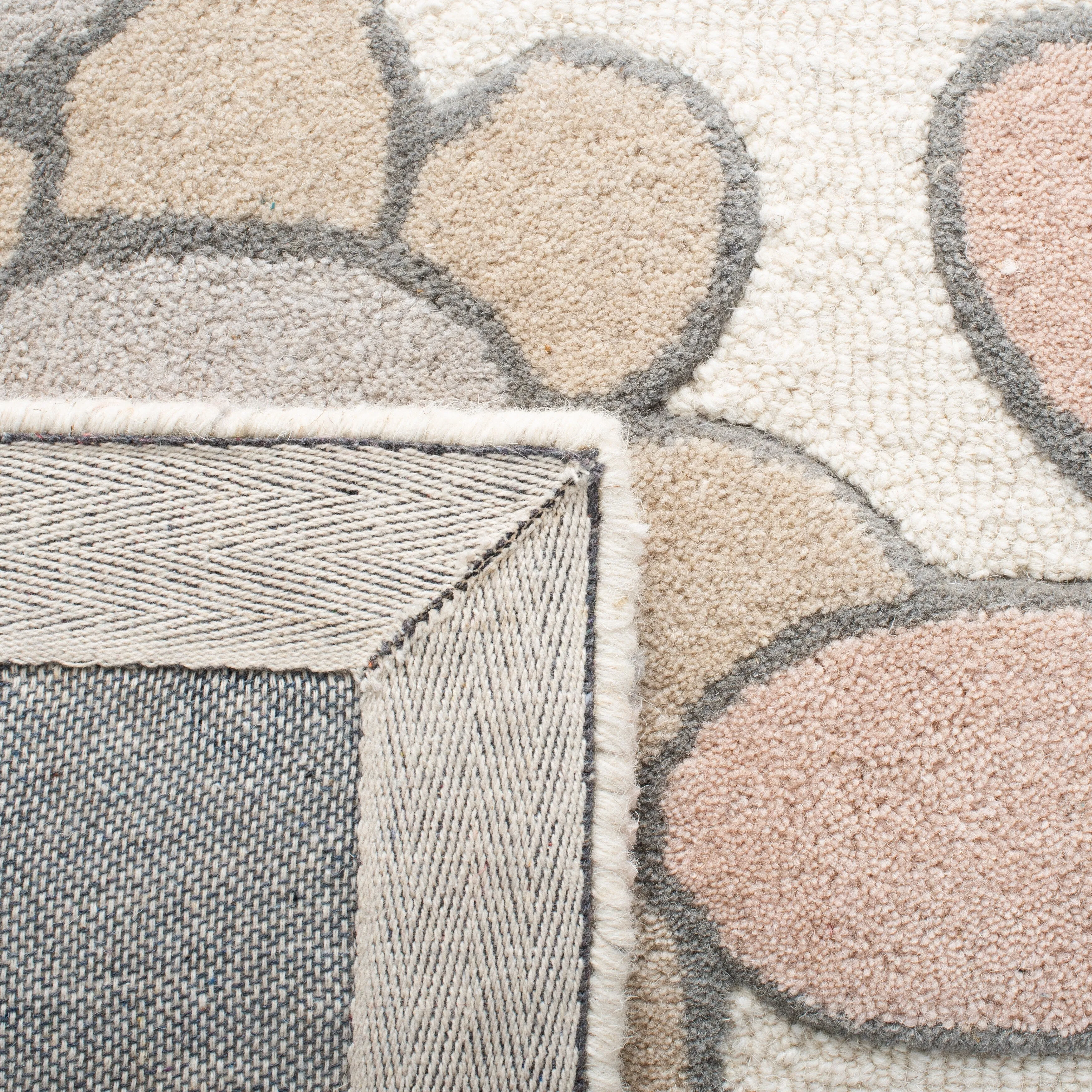 SAFAVIEH Handmade Kids Khadijah Floral Wool Rug