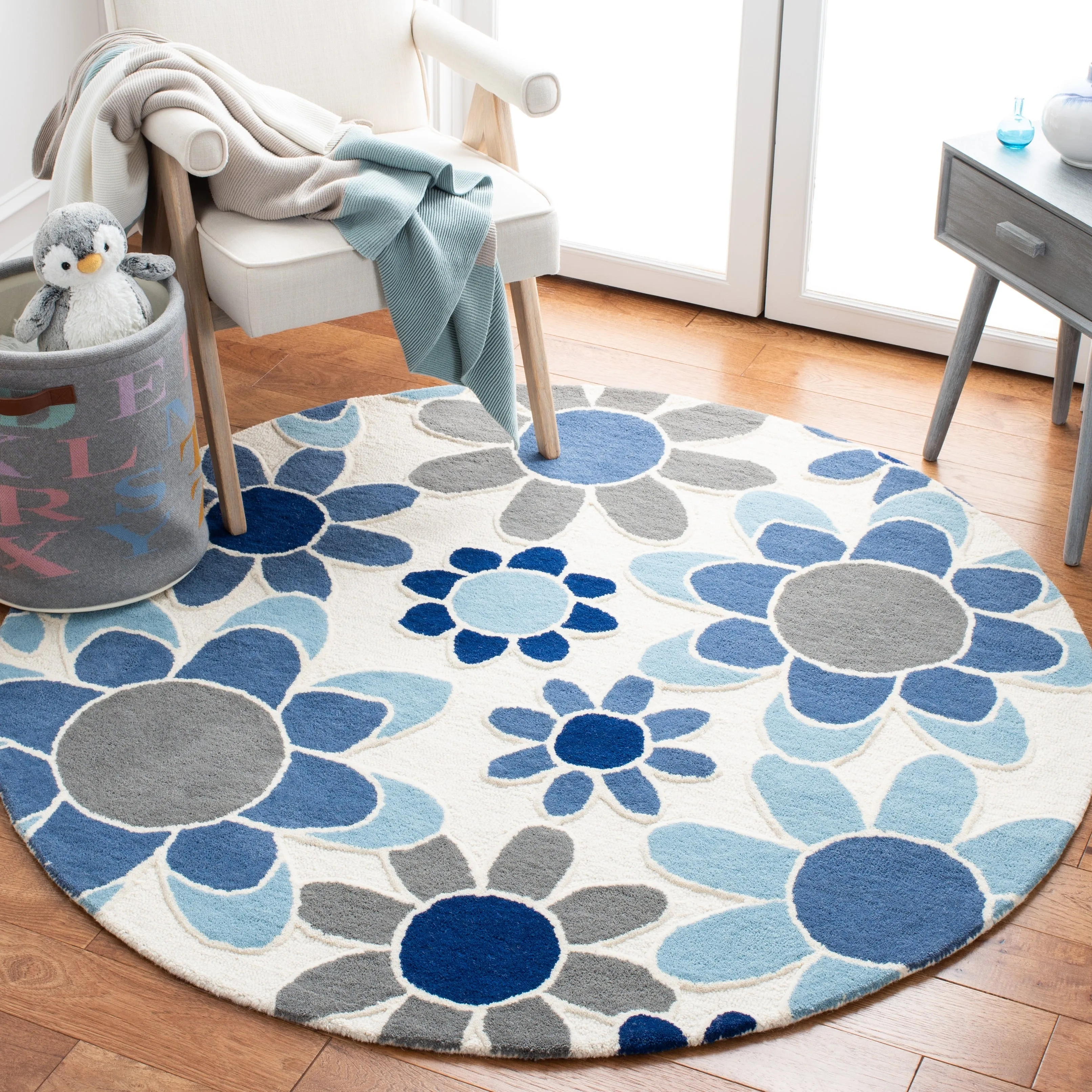SAFAVIEH Handmade Kids Khadijah Floral Wool Rug