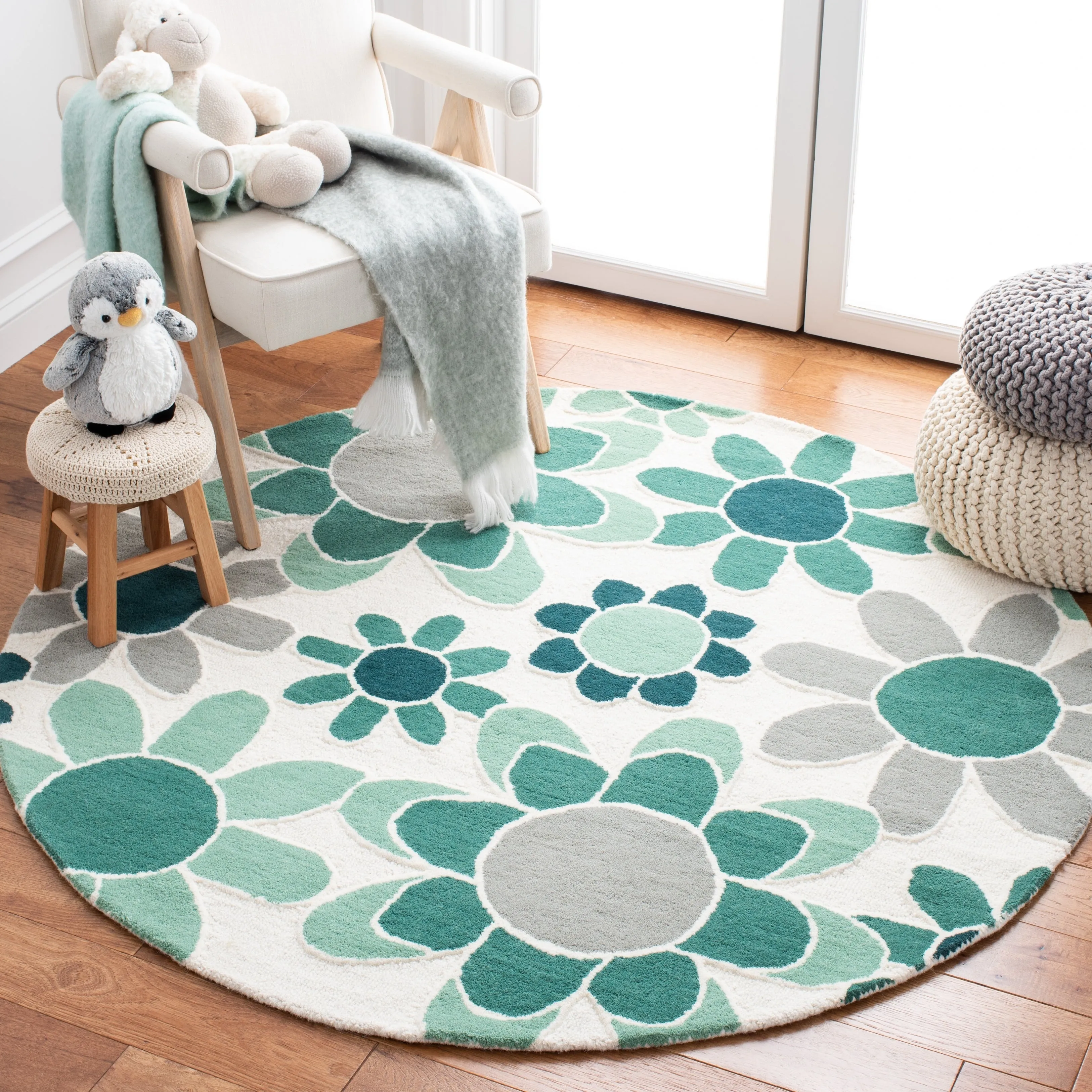 SAFAVIEH Handmade Kids Khadijah Floral Wool Rug