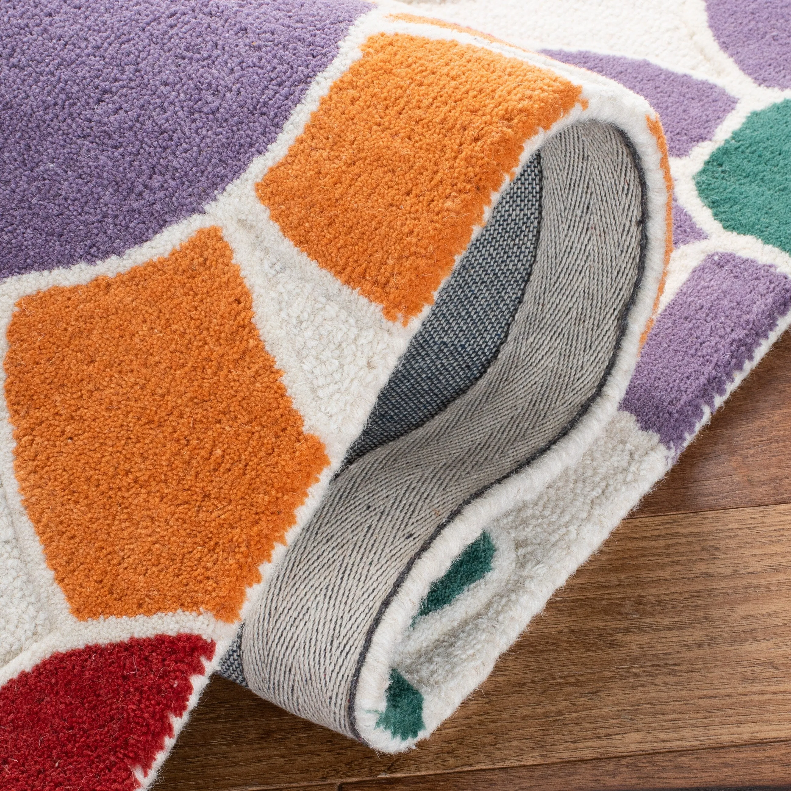 SAFAVIEH Handmade Kids Khadijah Floral Wool Rug