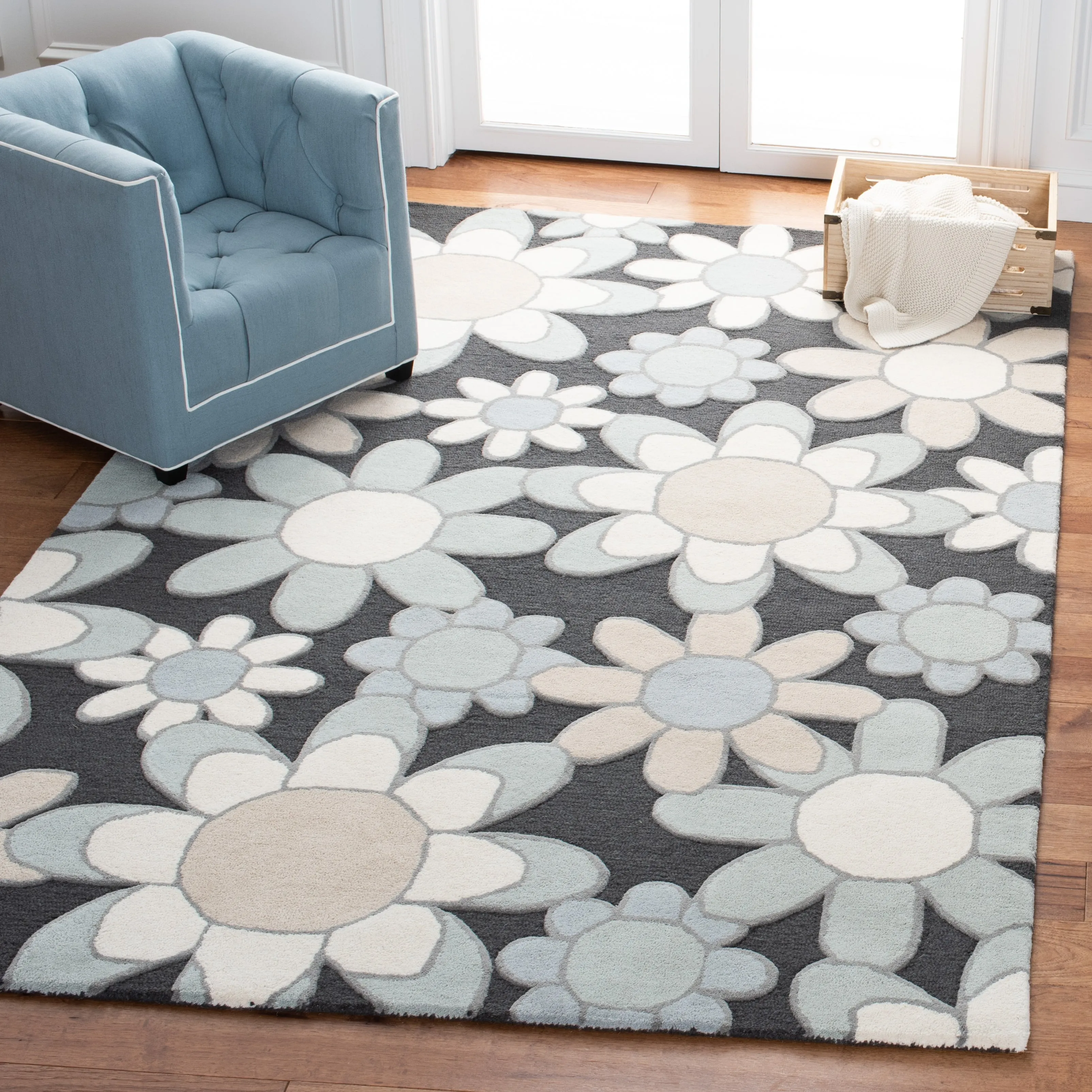 SAFAVIEH Handmade Kids Khadijah Floral Wool Rug