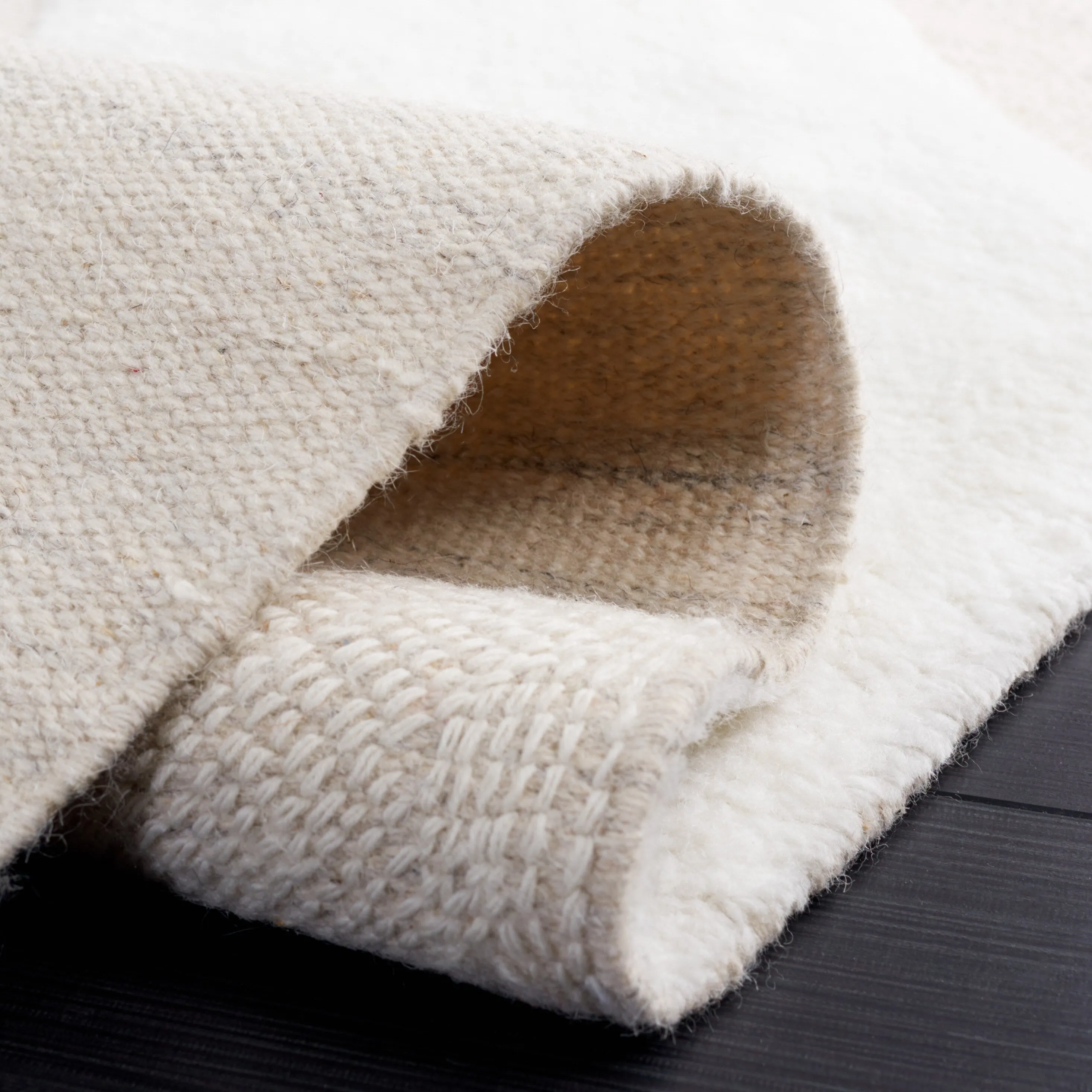 SAFAVIEH Handmade Manhattan Dimitriya Modern Wool Rug