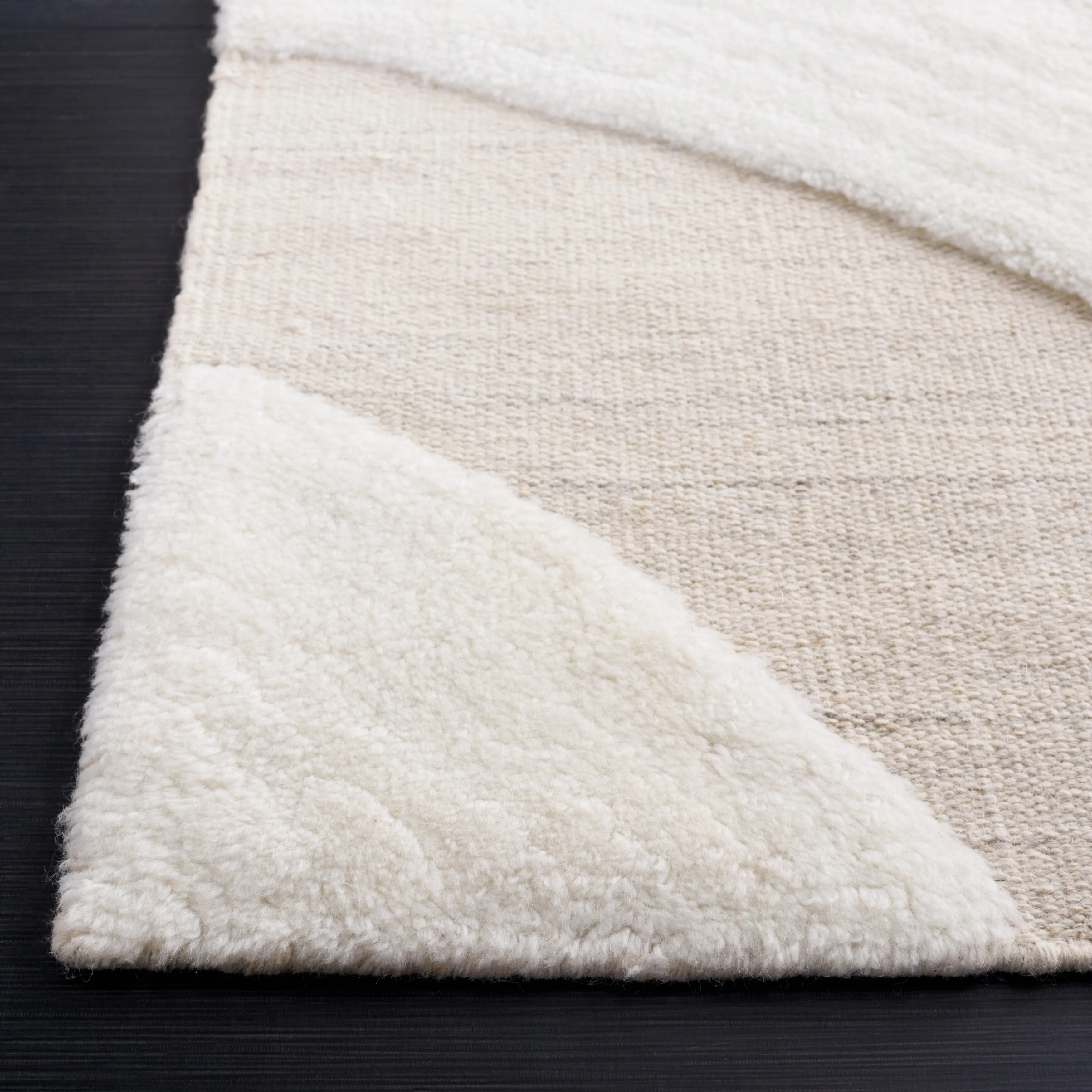 SAFAVIEH Handmade Manhattan Dimitriya Modern Wool Rug