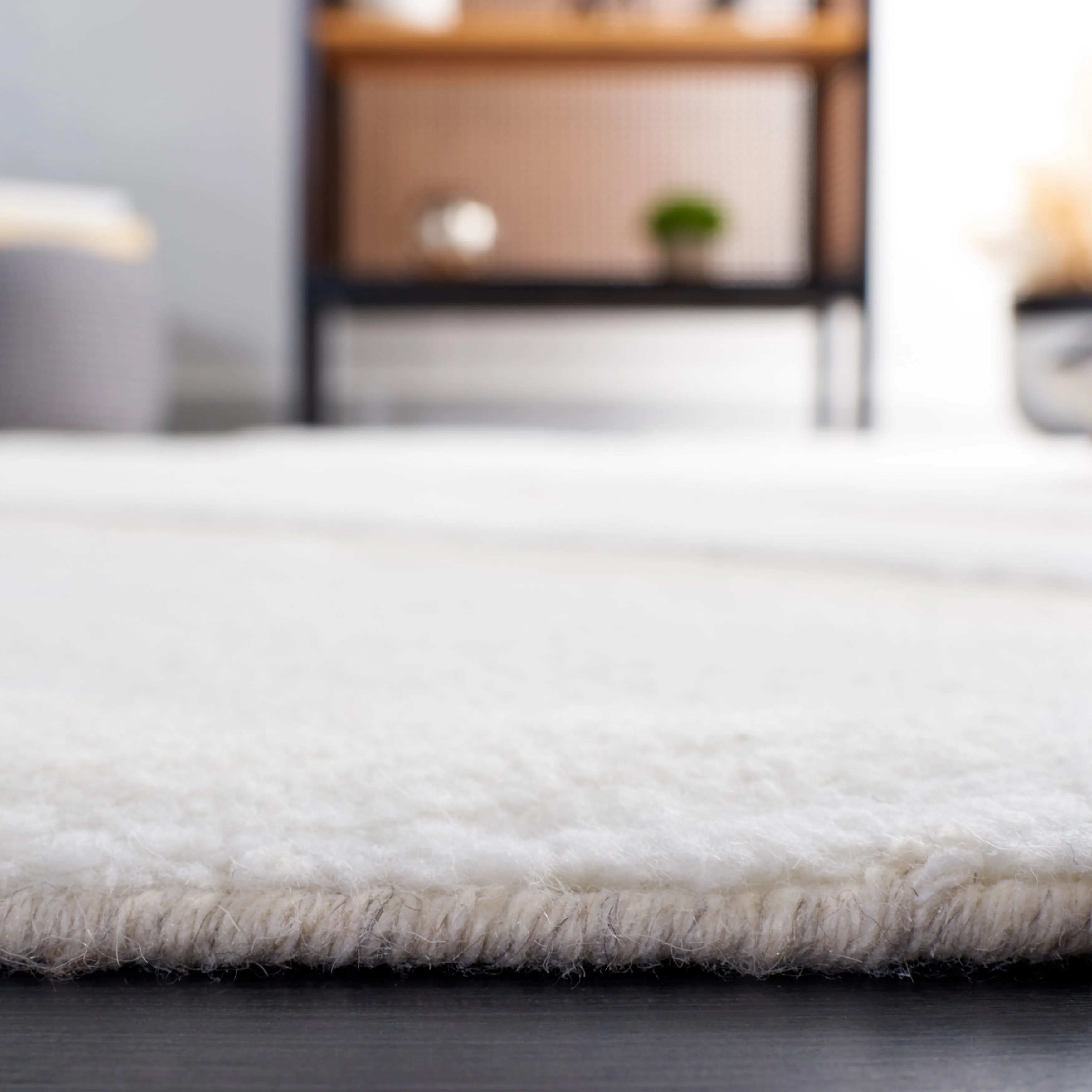 SAFAVIEH Handmade Manhattan Dimitriya Modern Wool Rug