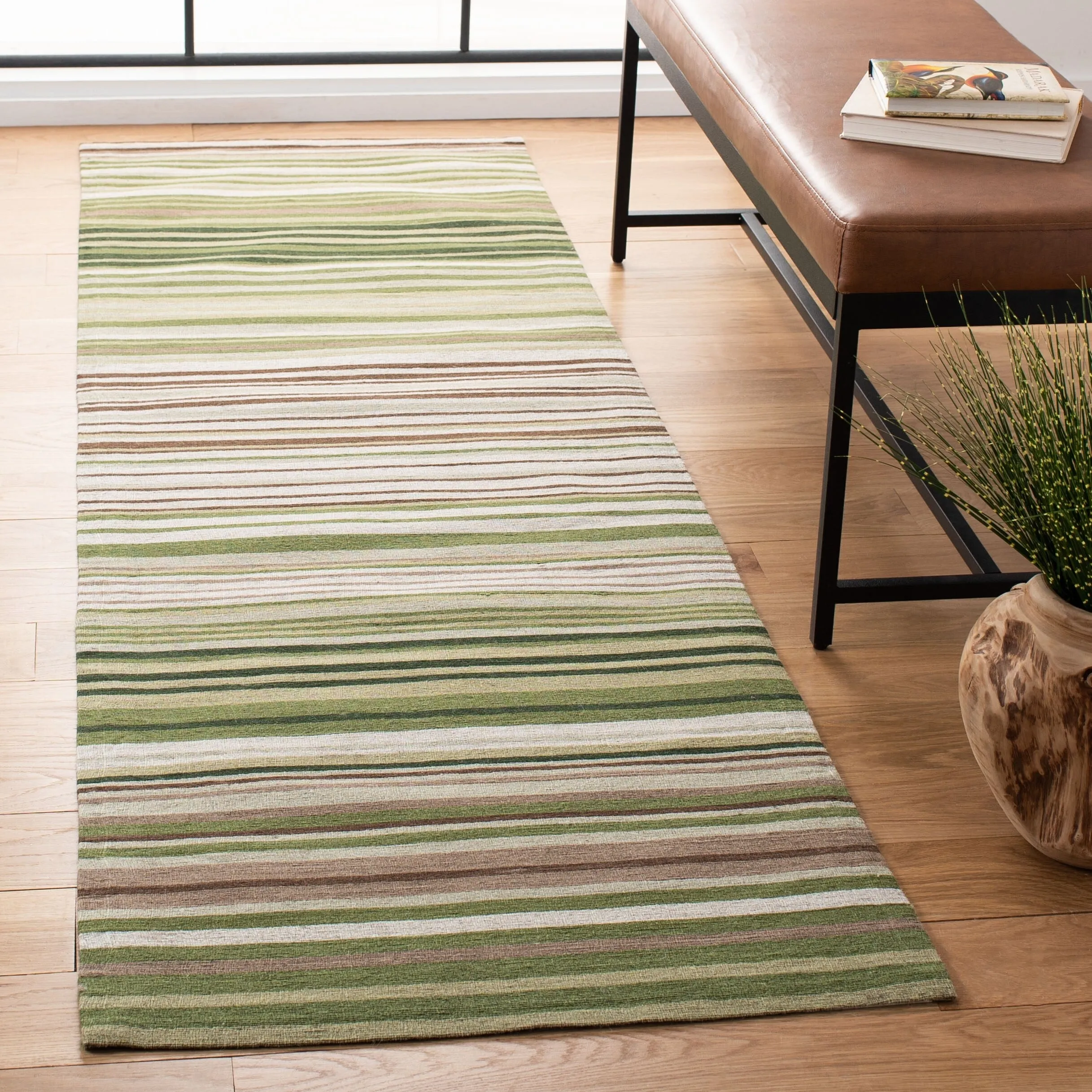 SAFAVIEH Handmade Marbella Memnuna Modern Wool Rug