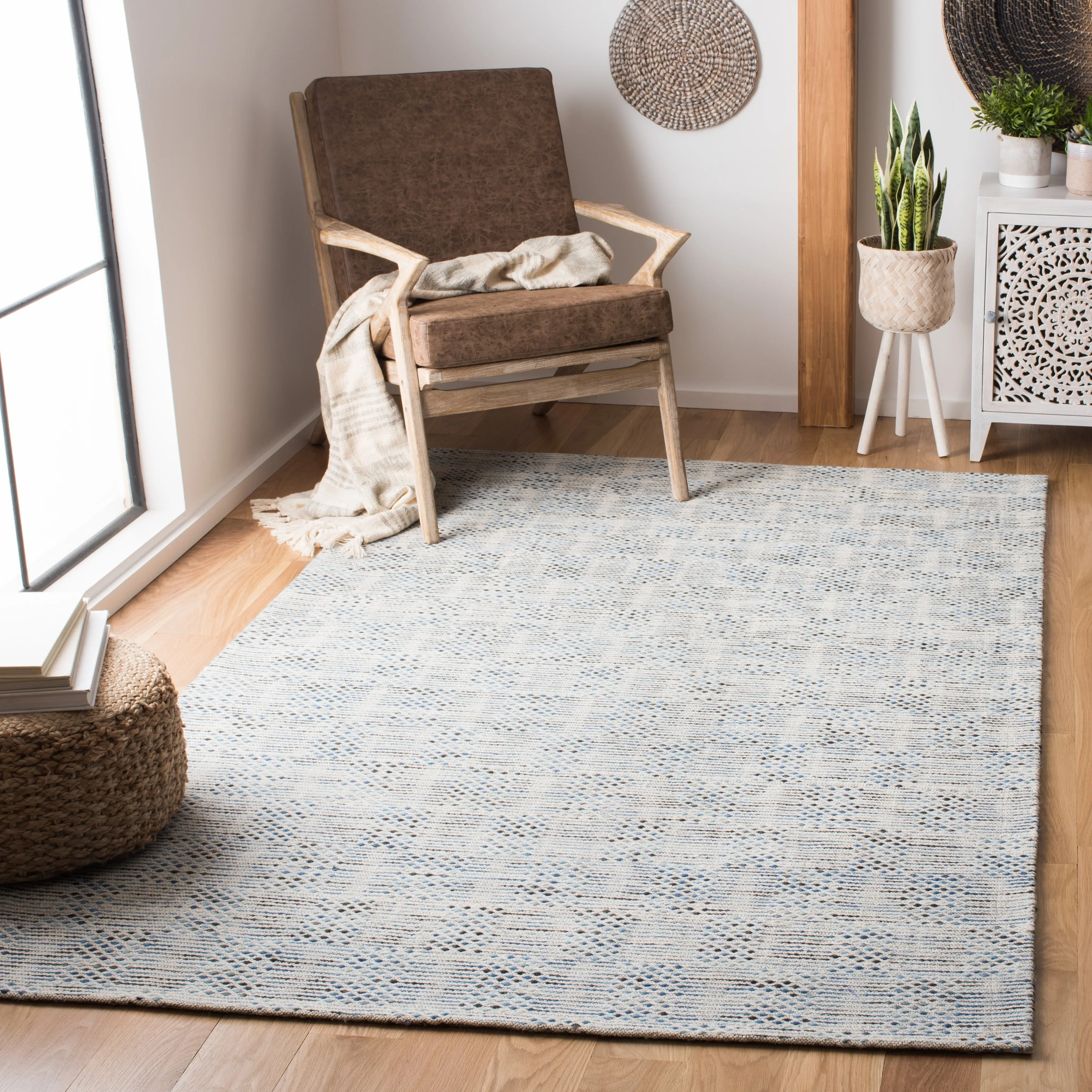 SAFAVIEH Handmade Marbella Miloslava Wool Rug