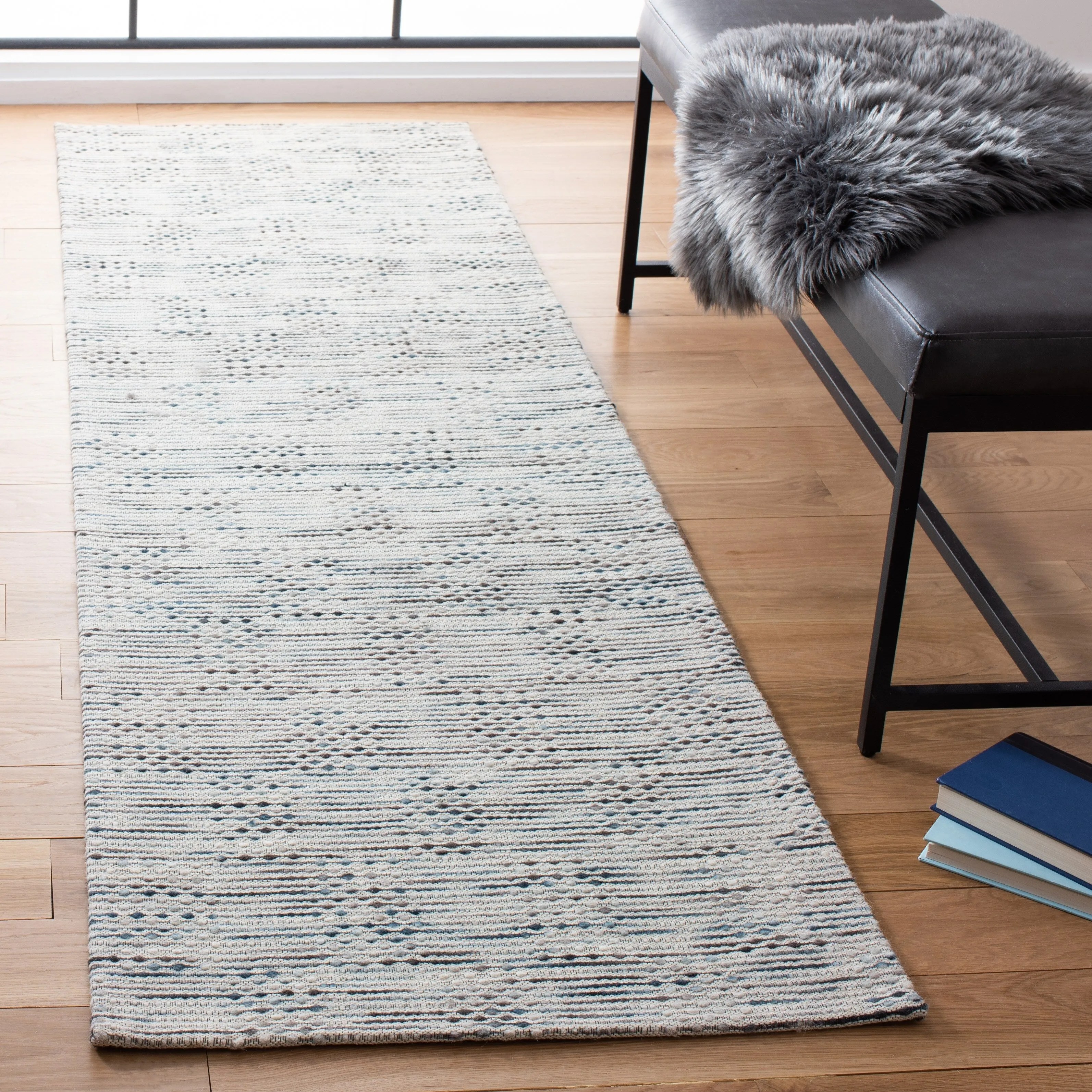 SAFAVIEH Handmade Marbella Miloslava Wool Rug