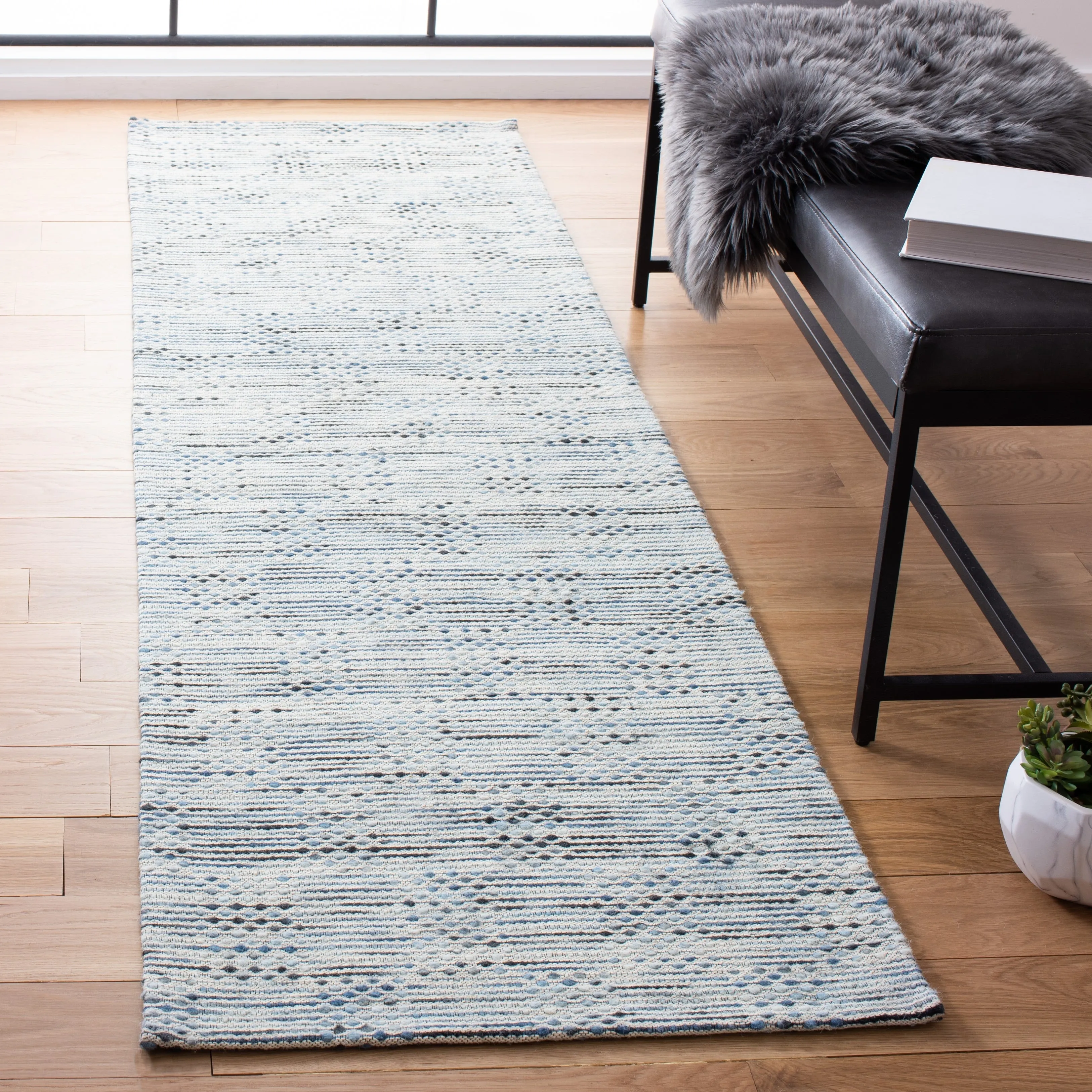 SAFAVIEH Handmade Marbella Miloslava Wool Rug