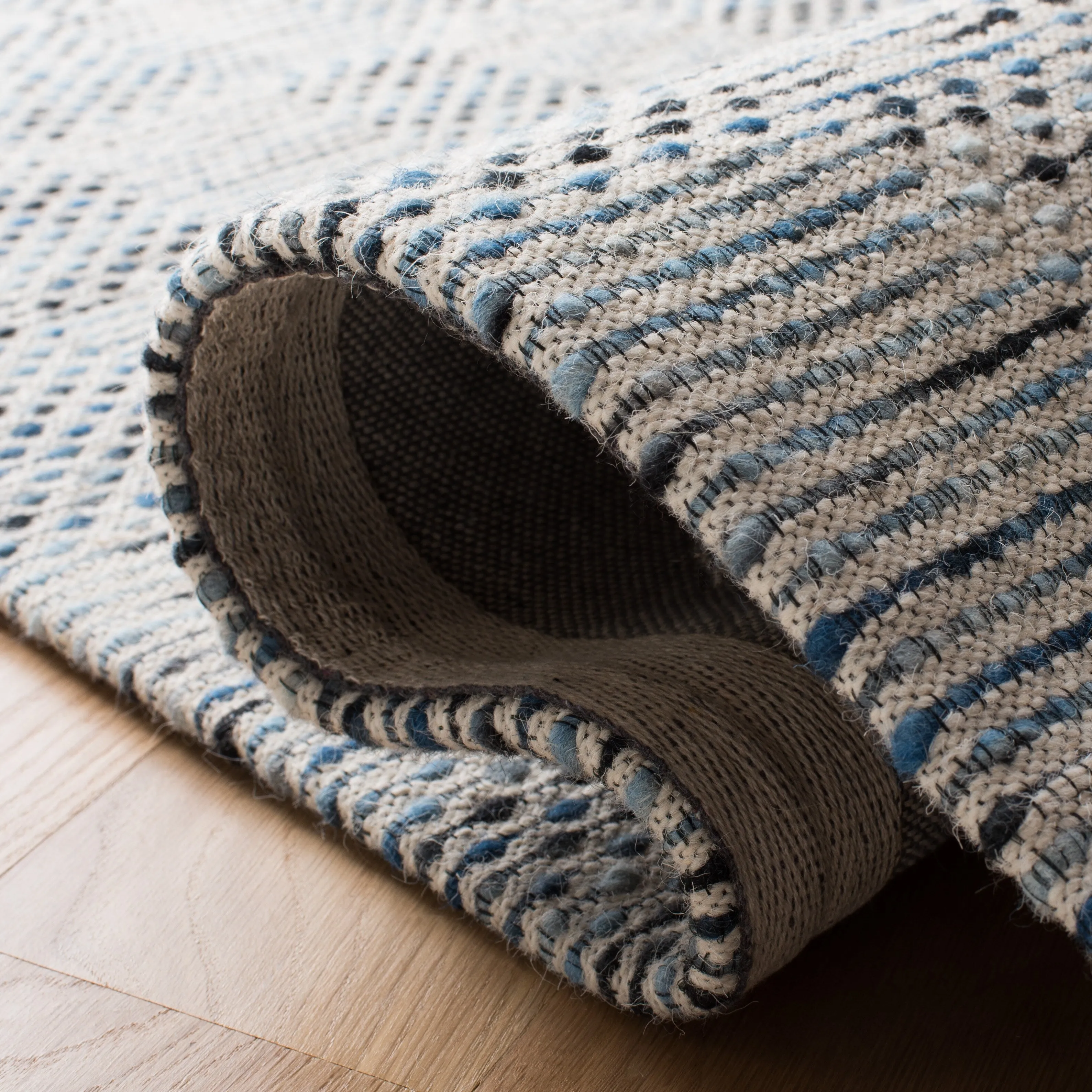 SAFAVIEH Handmade Marbella Miloslava Wool Rug