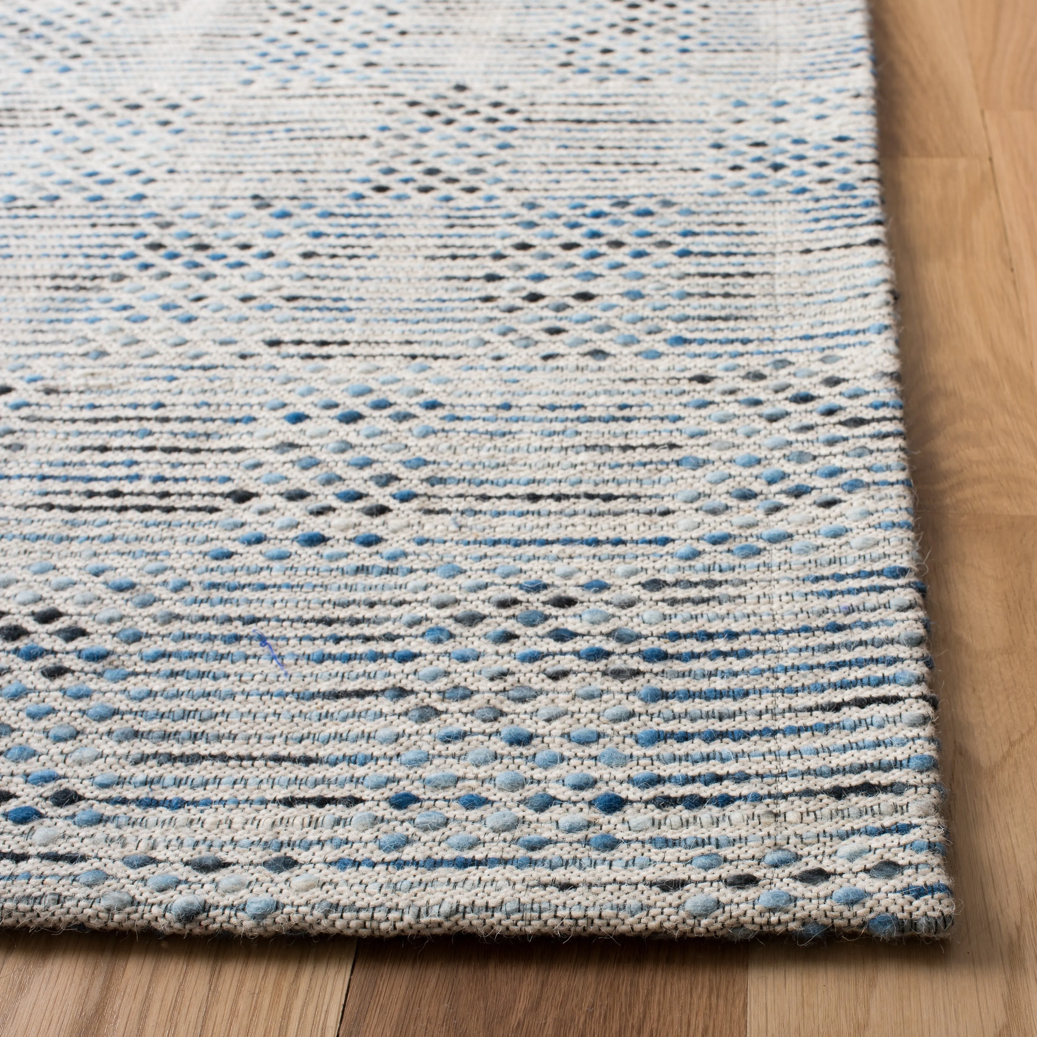 SAFAVIEH Handmade Marbella Miloslava Wool Rug