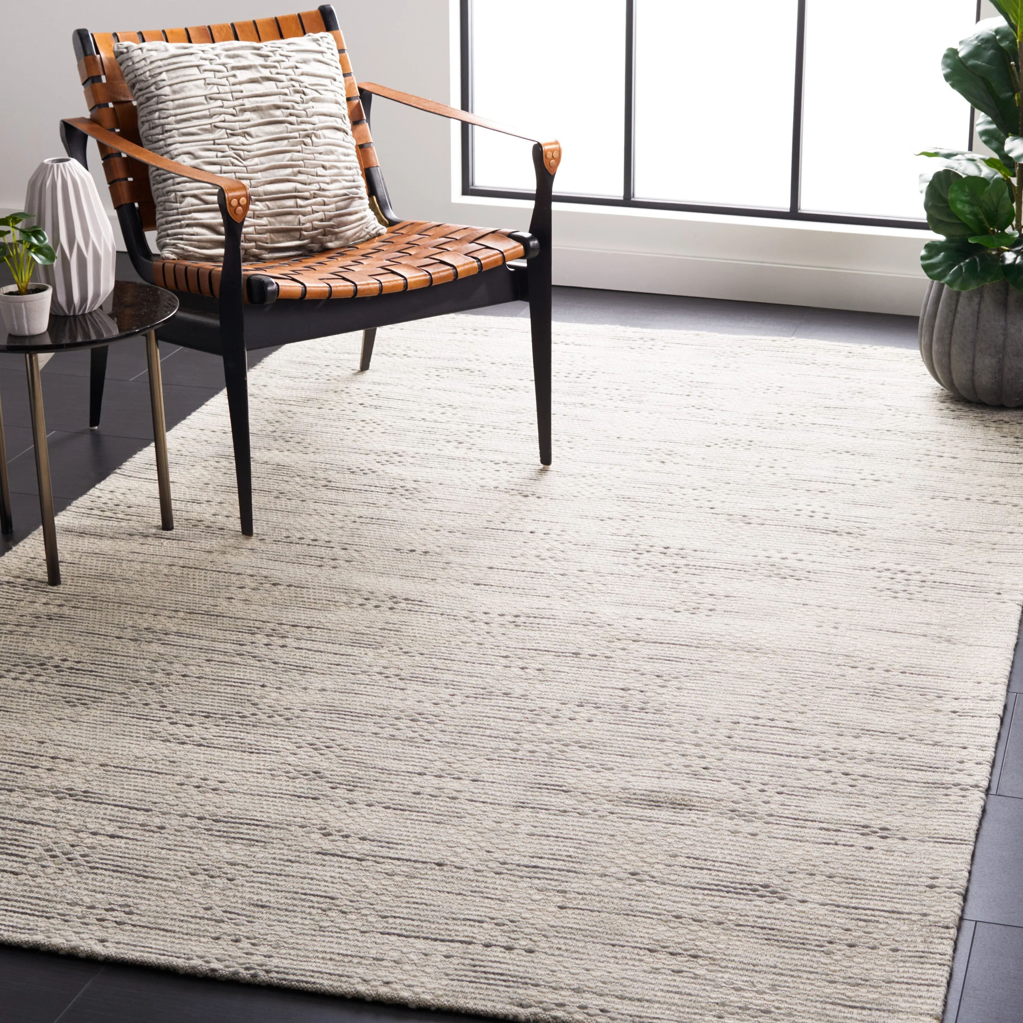 SAFAVIEH Handmade Marbella Miloslava Wool Rug
