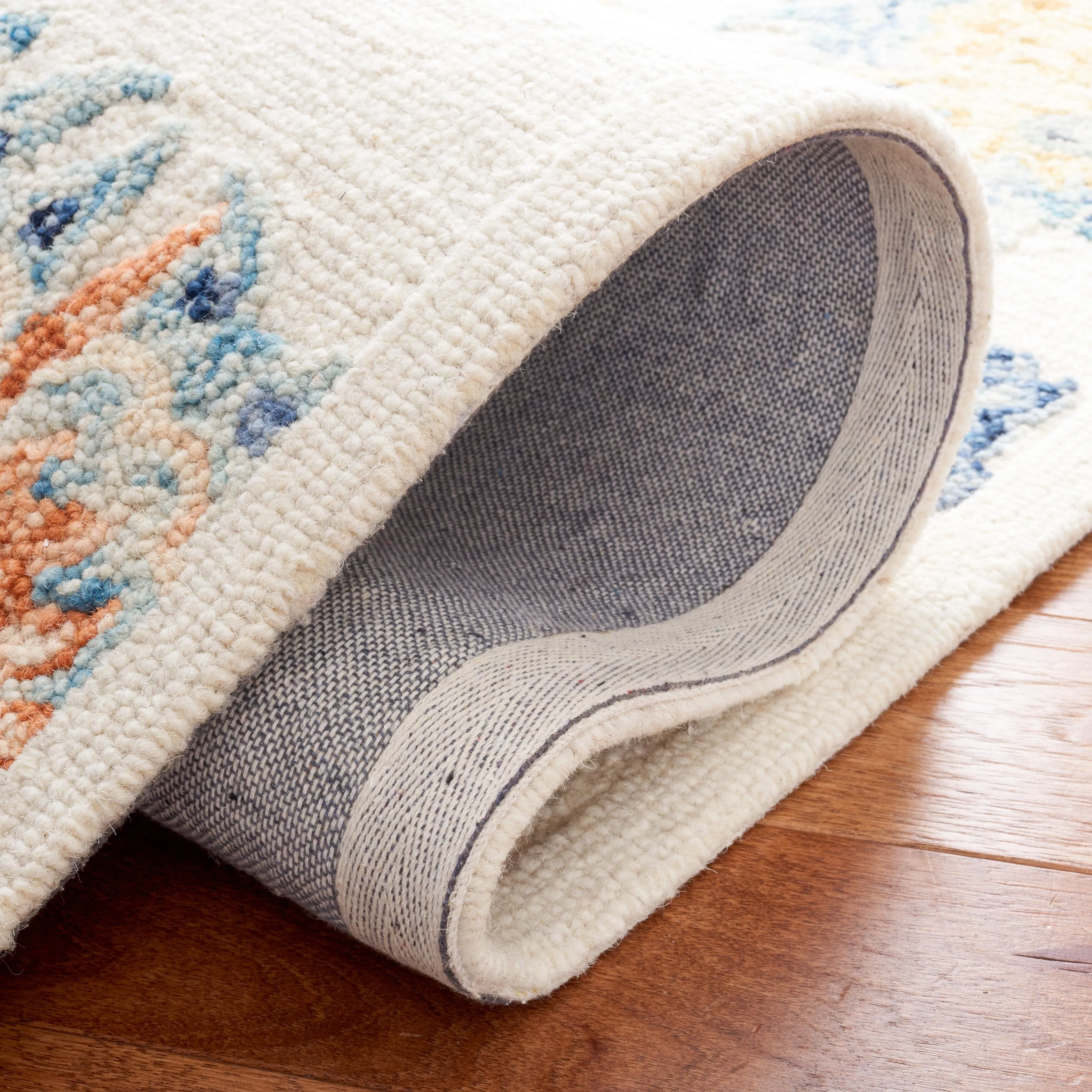 SAFAVIEH Handmade Metro Astghik Floral Wool Rug
