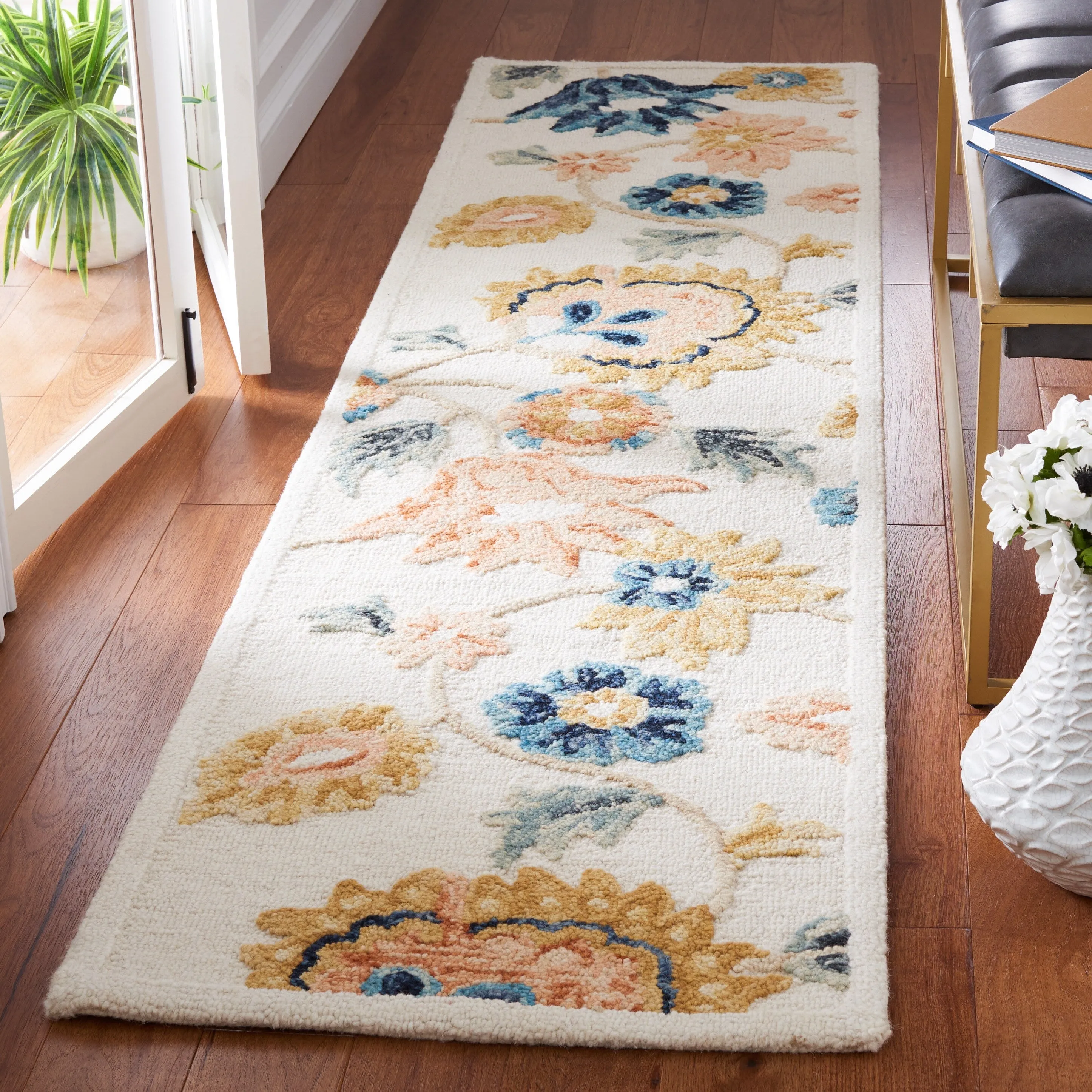 SAFAVIEH Handmade Metro Astghik Floral Wool Rug