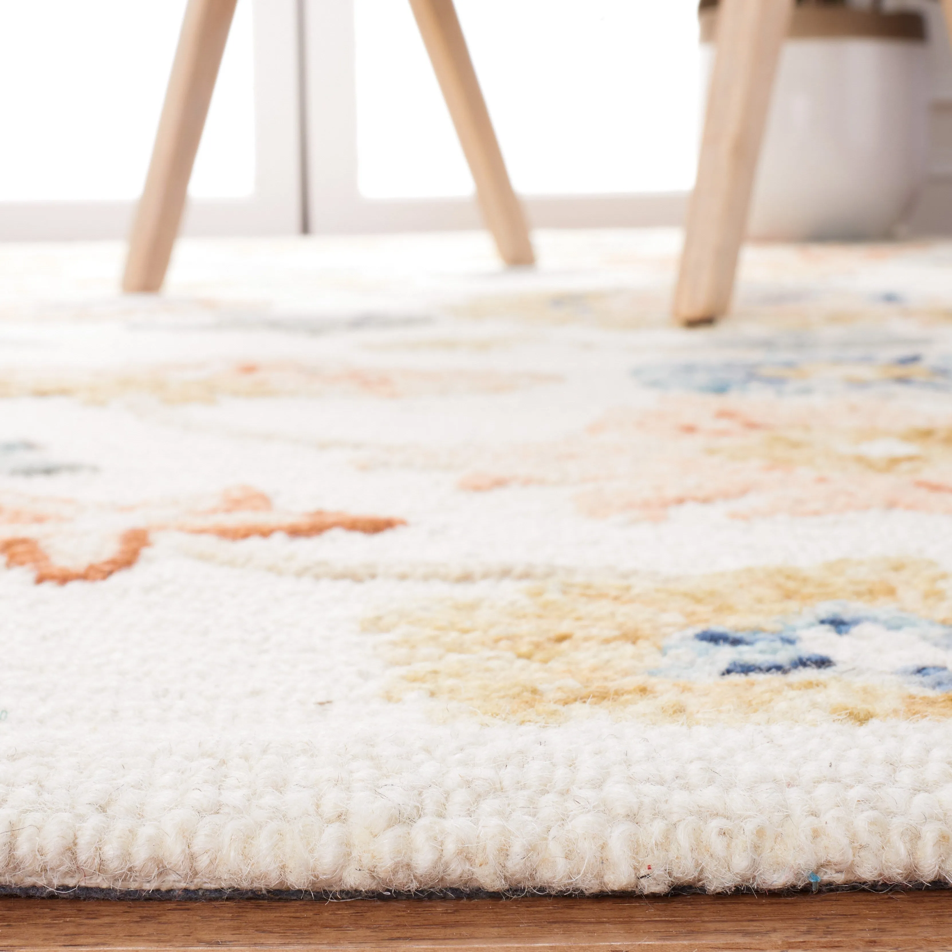 SAFAVIEH Handmade Metro Astghik Floral Wool Rug