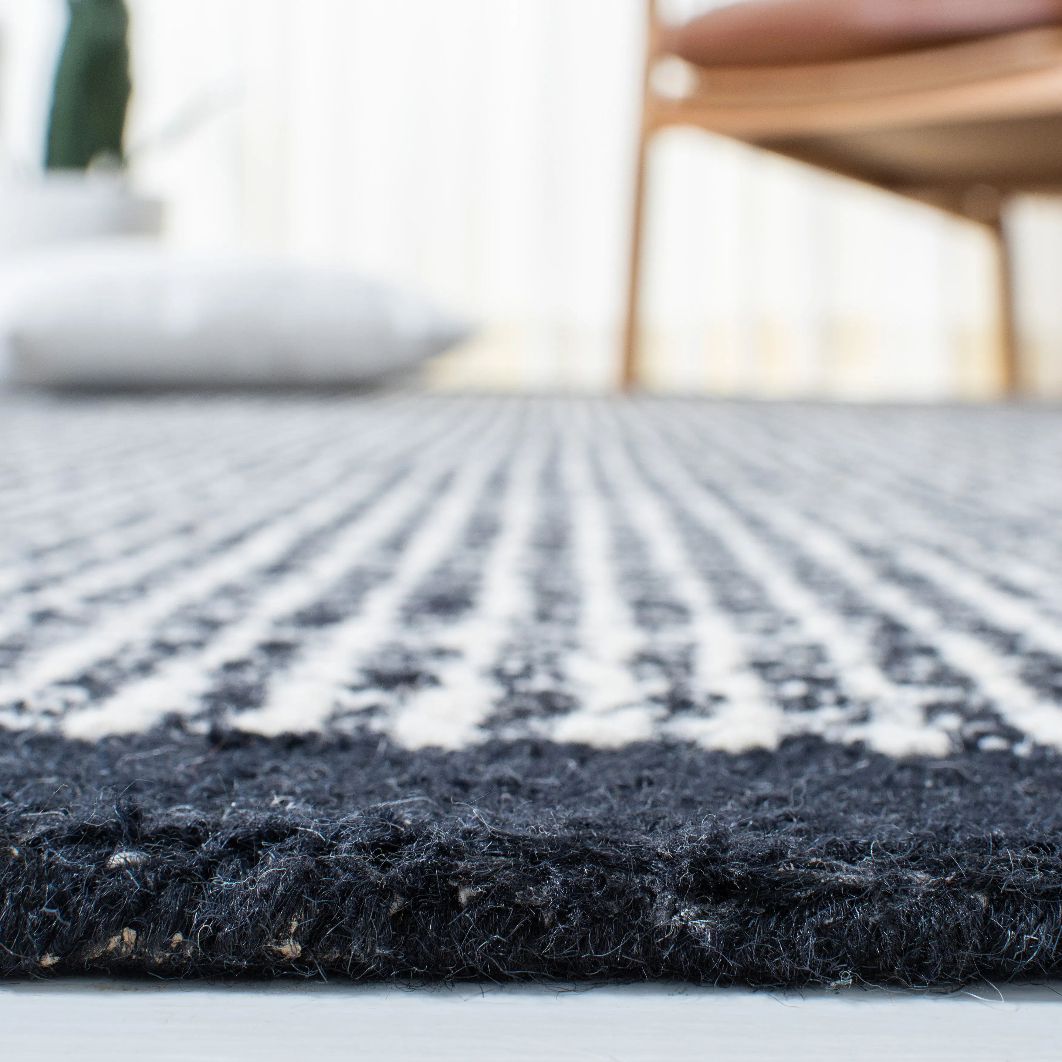 SAFAVIEH Handmade Metro Janin Wool Rug