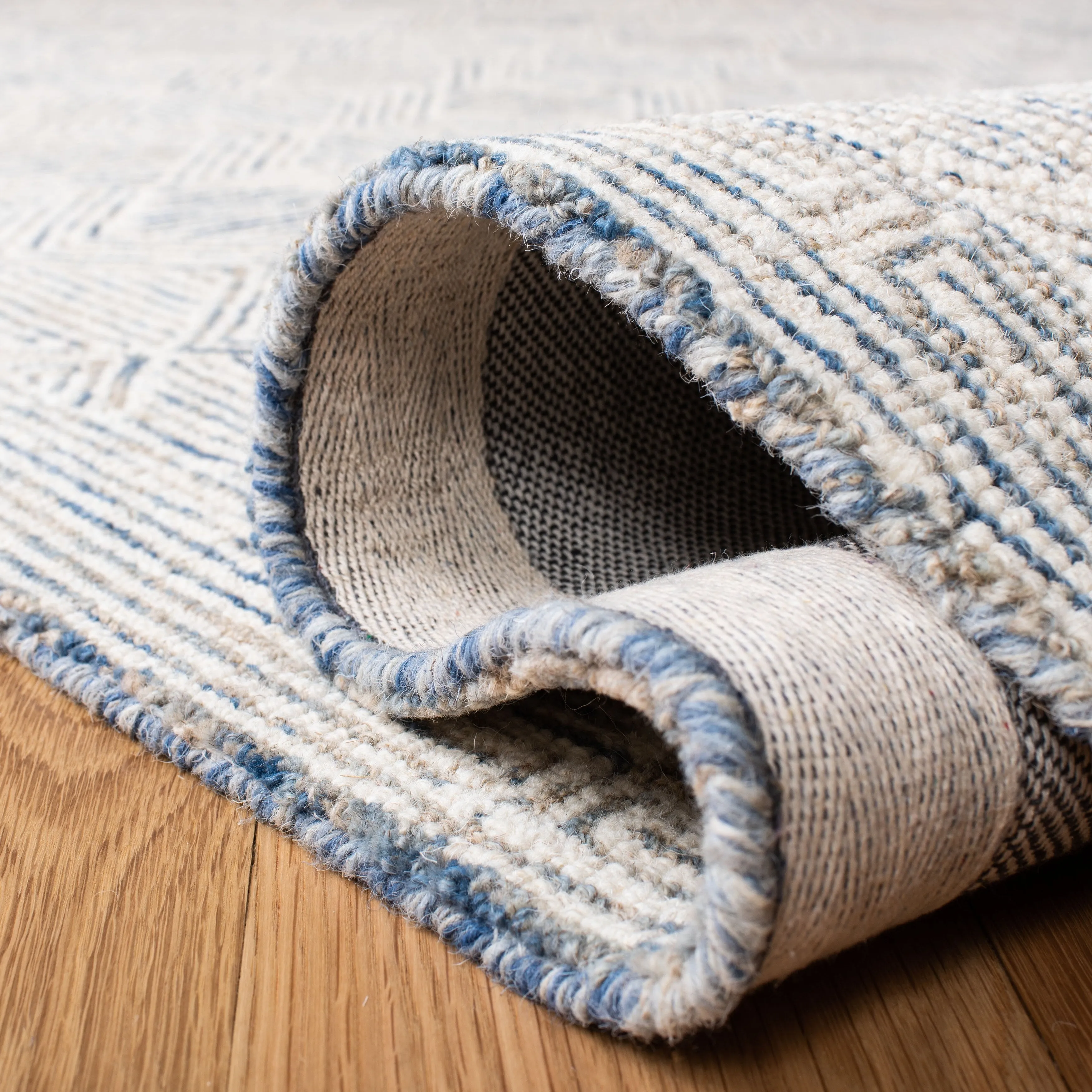 SAFAVIEH Handmade Micro-Loop Azra Transitional Wool Rug