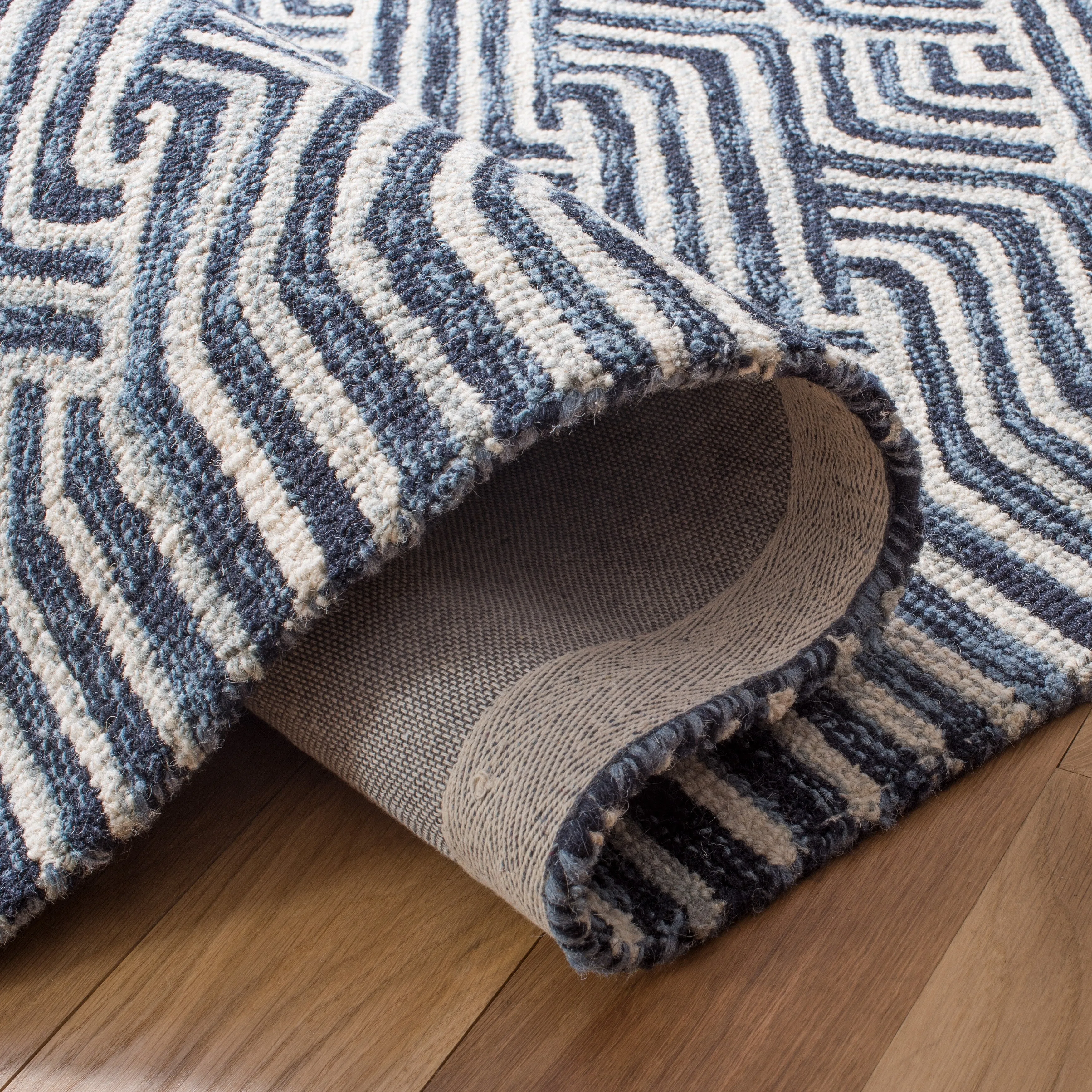 SAFAVIEH Handmade Micro-Loop Firica Modern Wool Rug