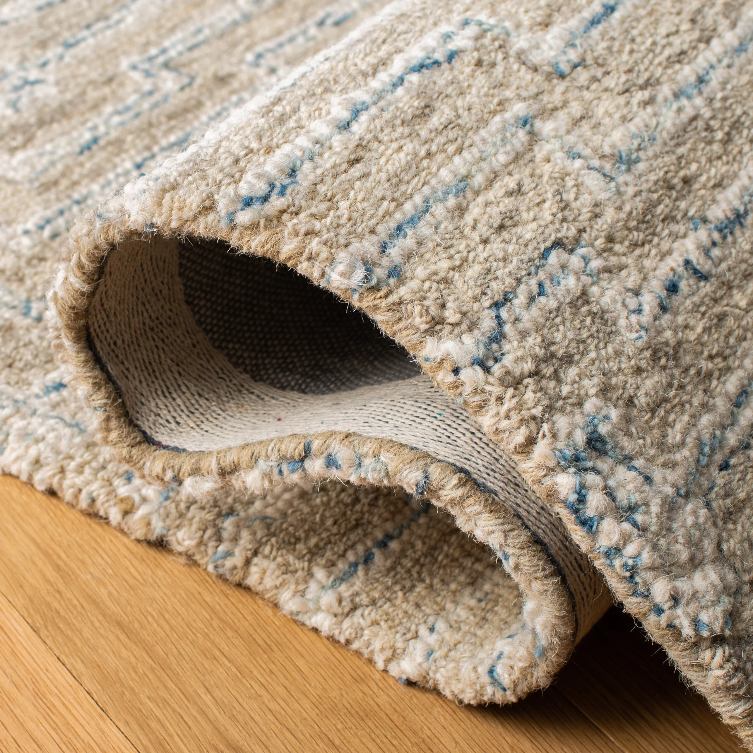 SAFAVIEH Handmade Micro-Loop Gatienne Modern Wool Rug
