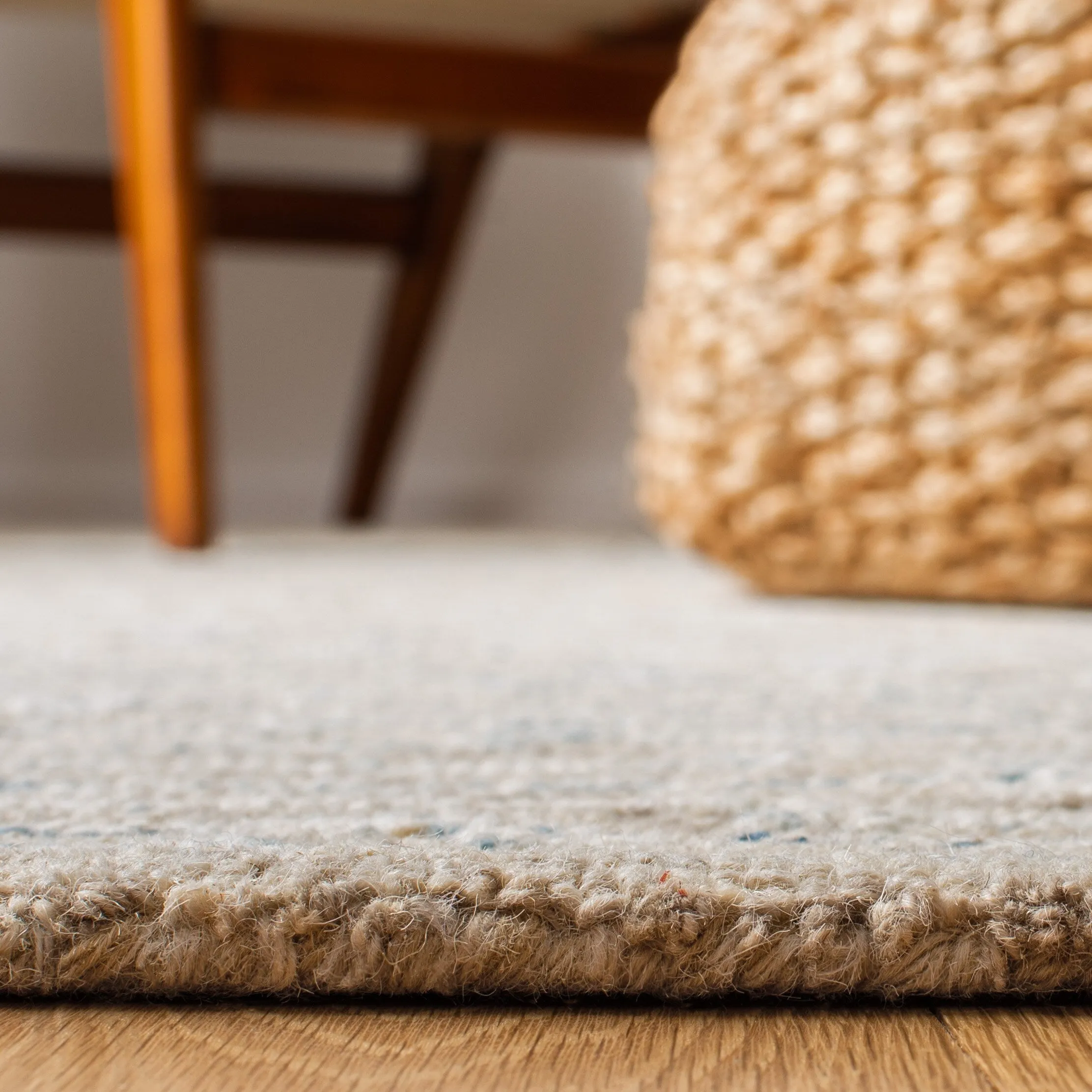 SAFAVIEH Handmade Micro-Loop Gatienne Modern Wool Rug