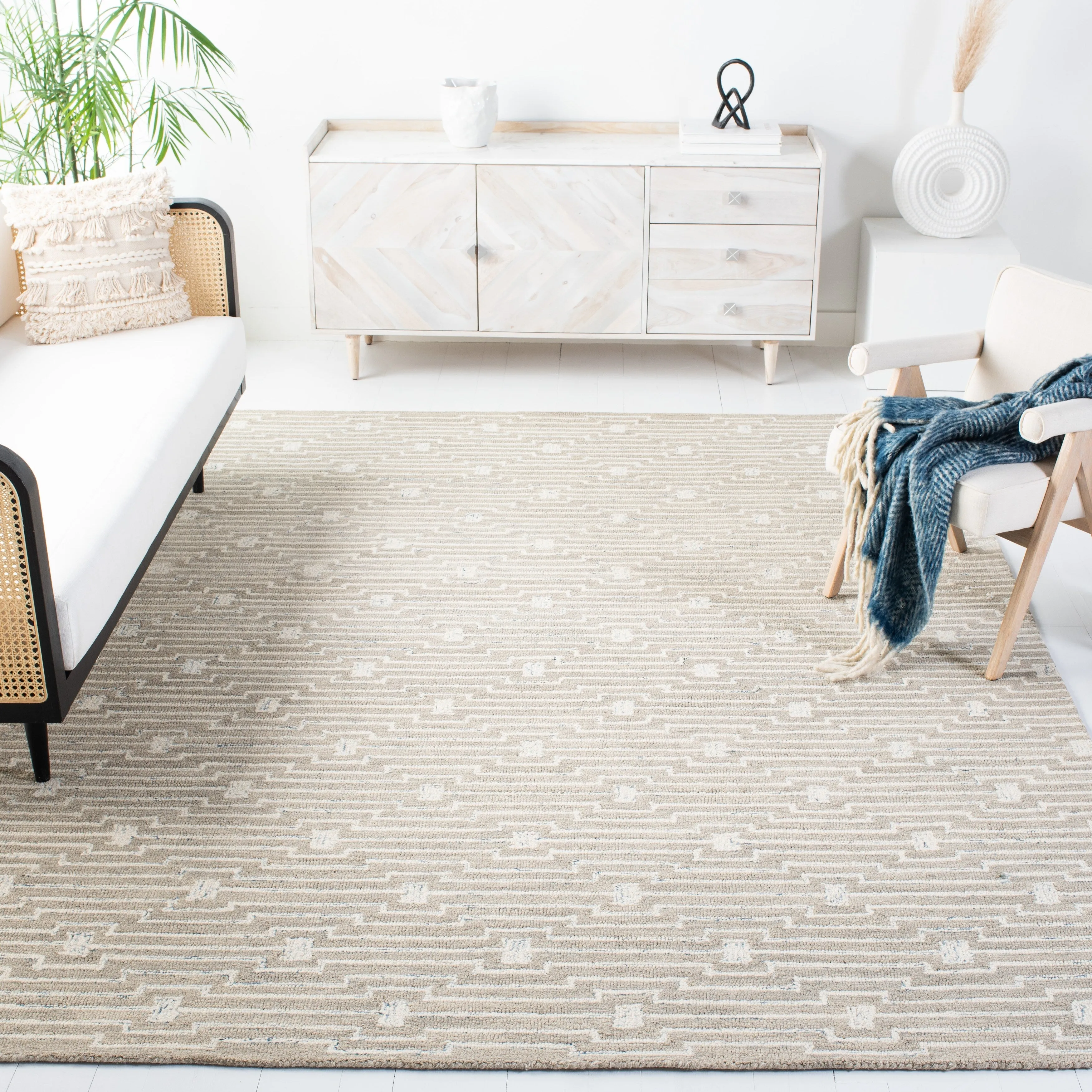 SAFAVIEH Handmade Micro-Loop Gatienne Modern Wool Rug
