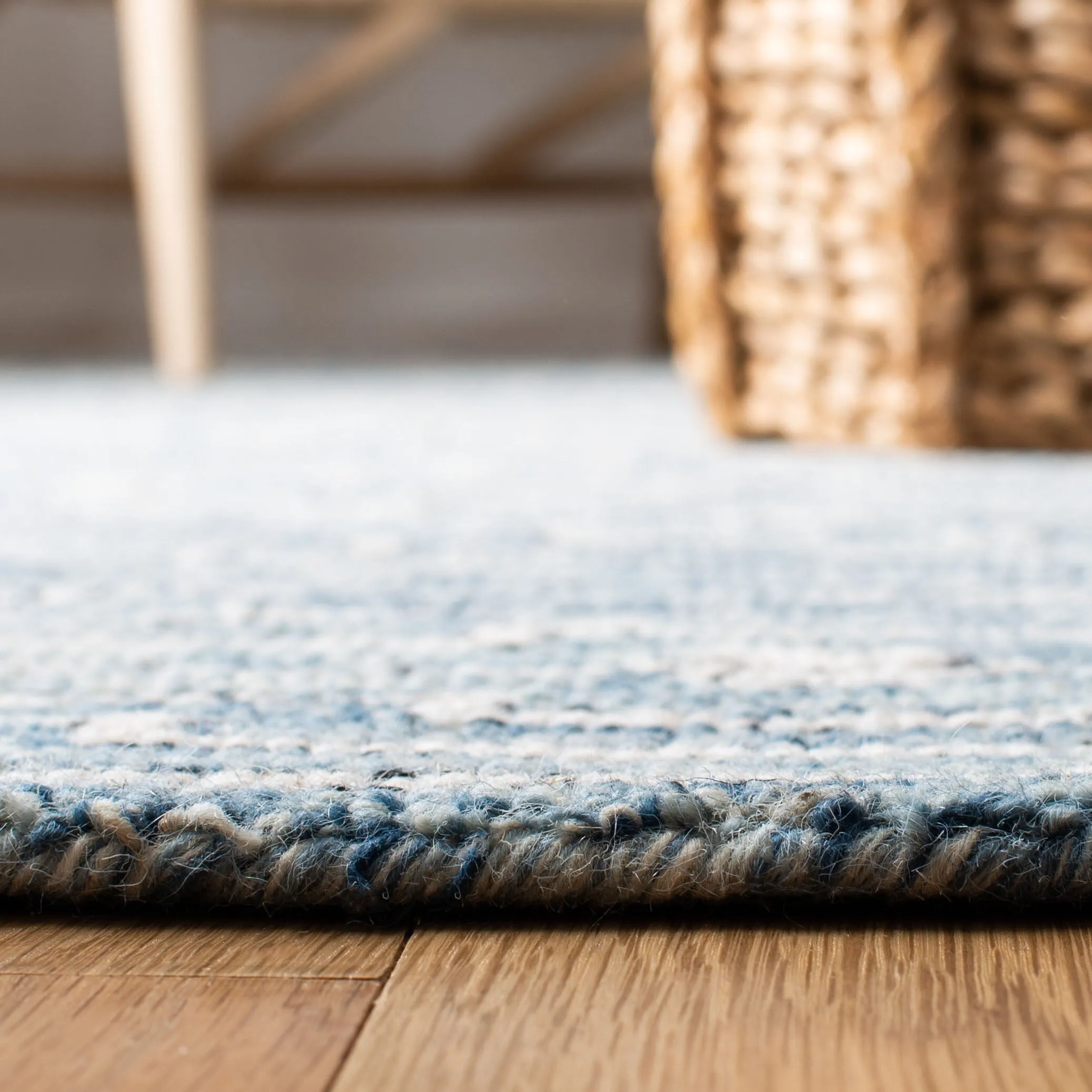 SAFAVIEH Handmade Micro-Loop Gatienne Modern Wool Rug