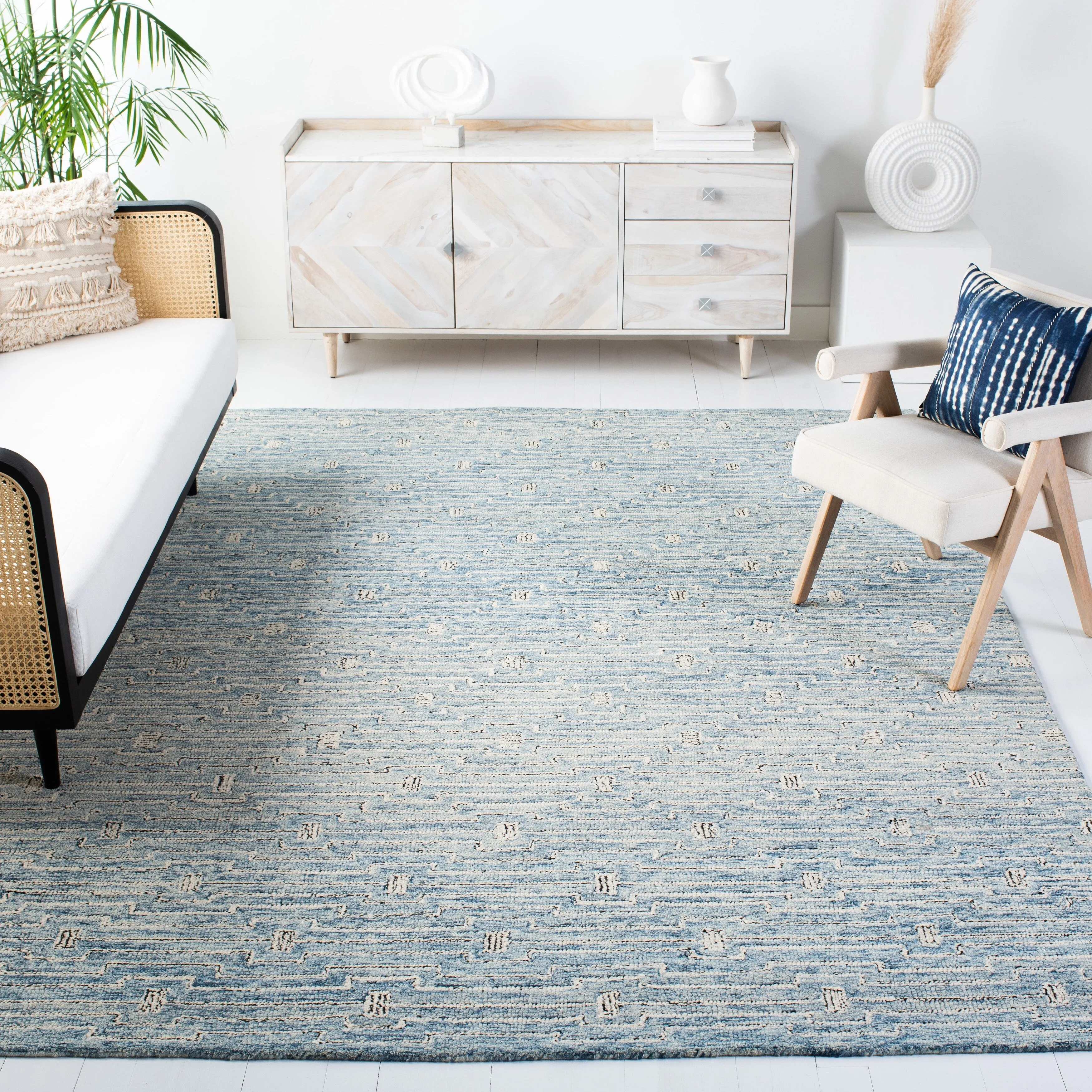 SAFAVIEH Handmade Micro-Loop Gatienne Modern Wool Rug