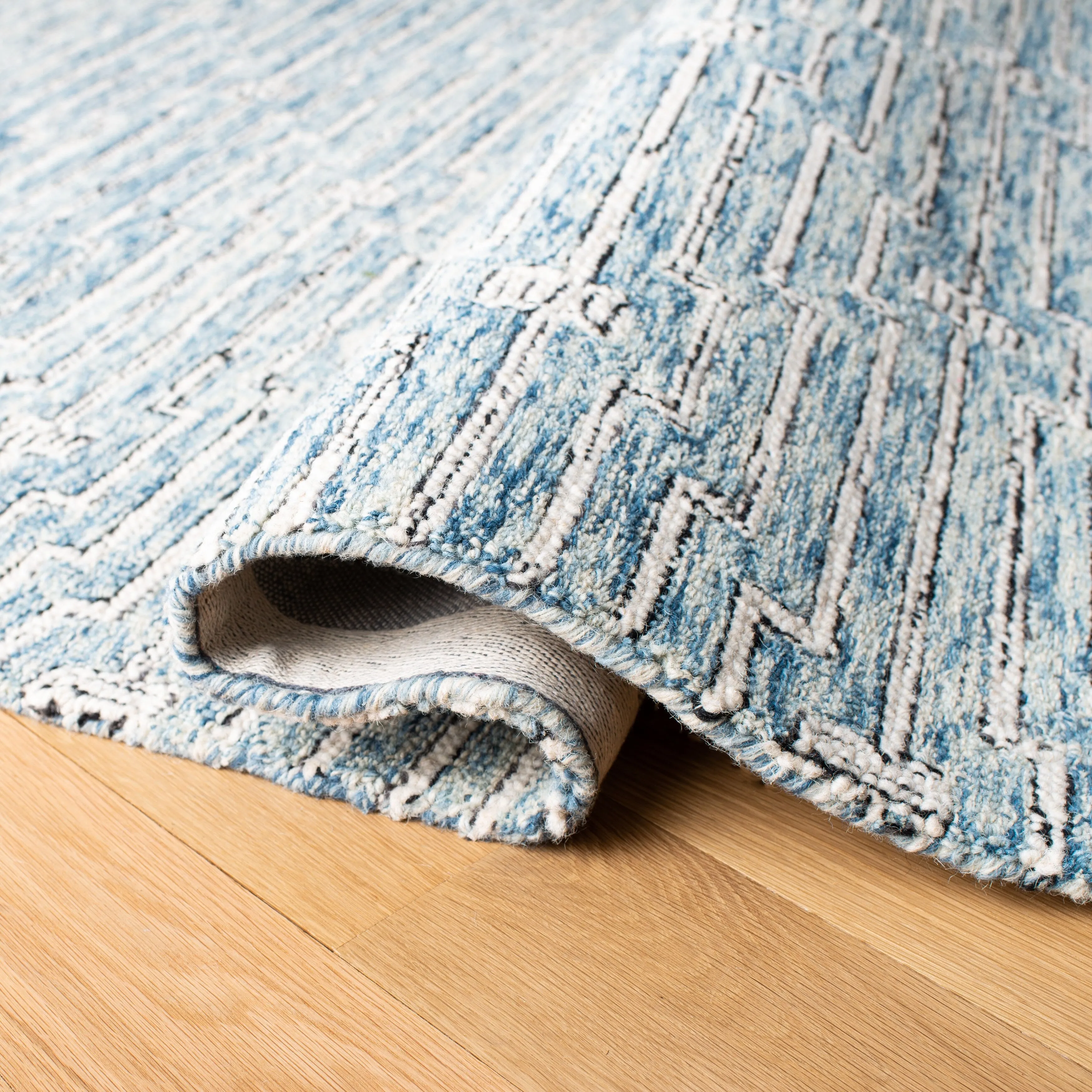 SAFAVIEH Handmade Micro-Loop Gatienne Modern Wool Rug