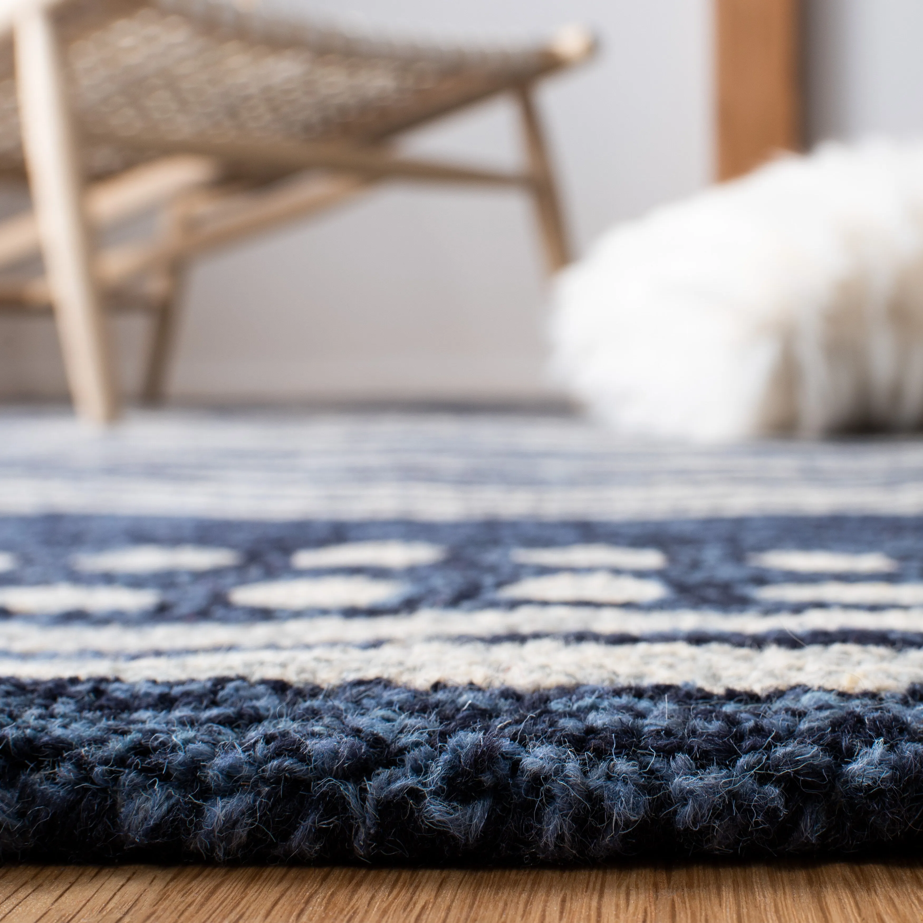 SAFAVIEH Handmade Micro-Loop Gudula Moroccan Wool Rug