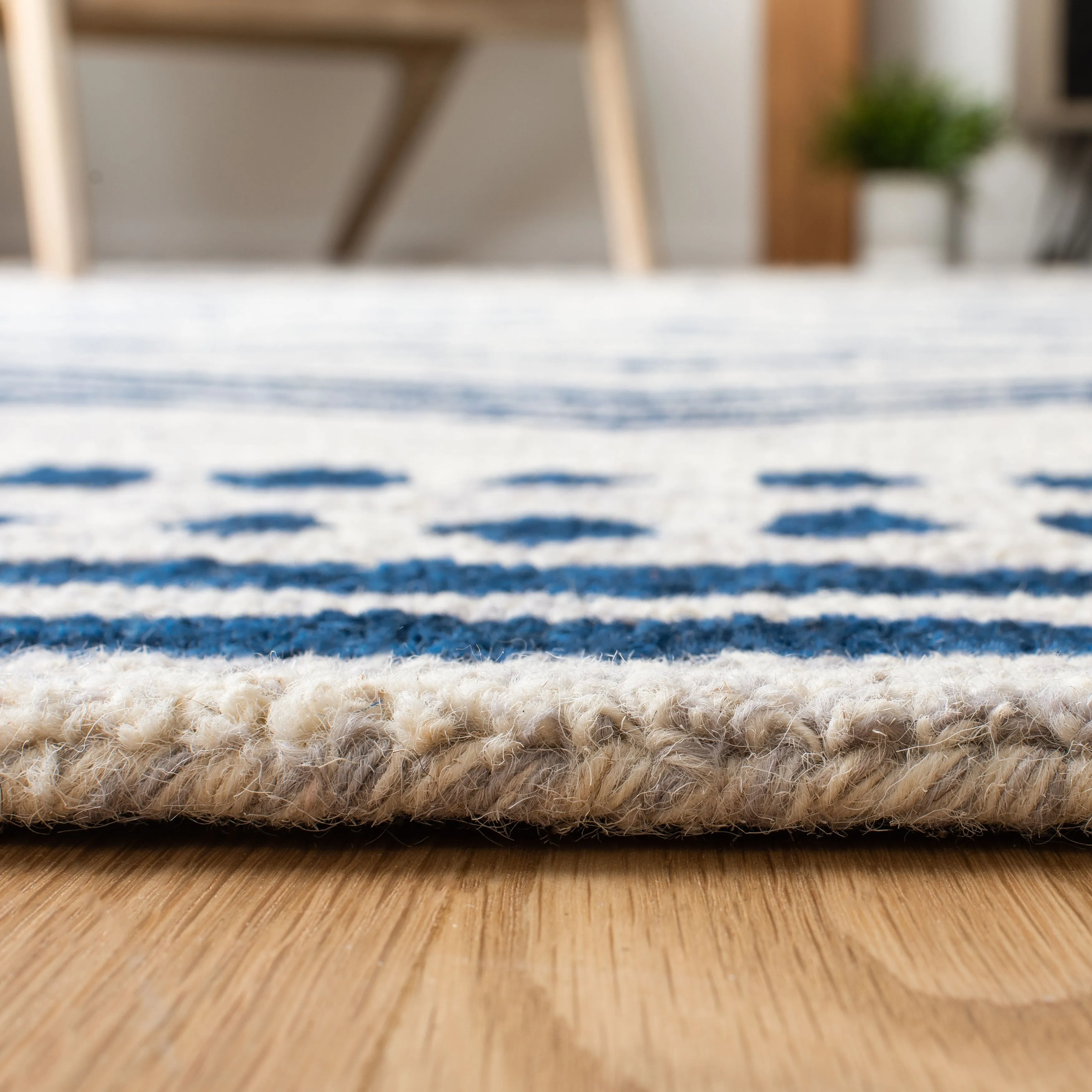 SAFAVIEH Handmade Micro-Loop Gudula Moroccan Wool Rug