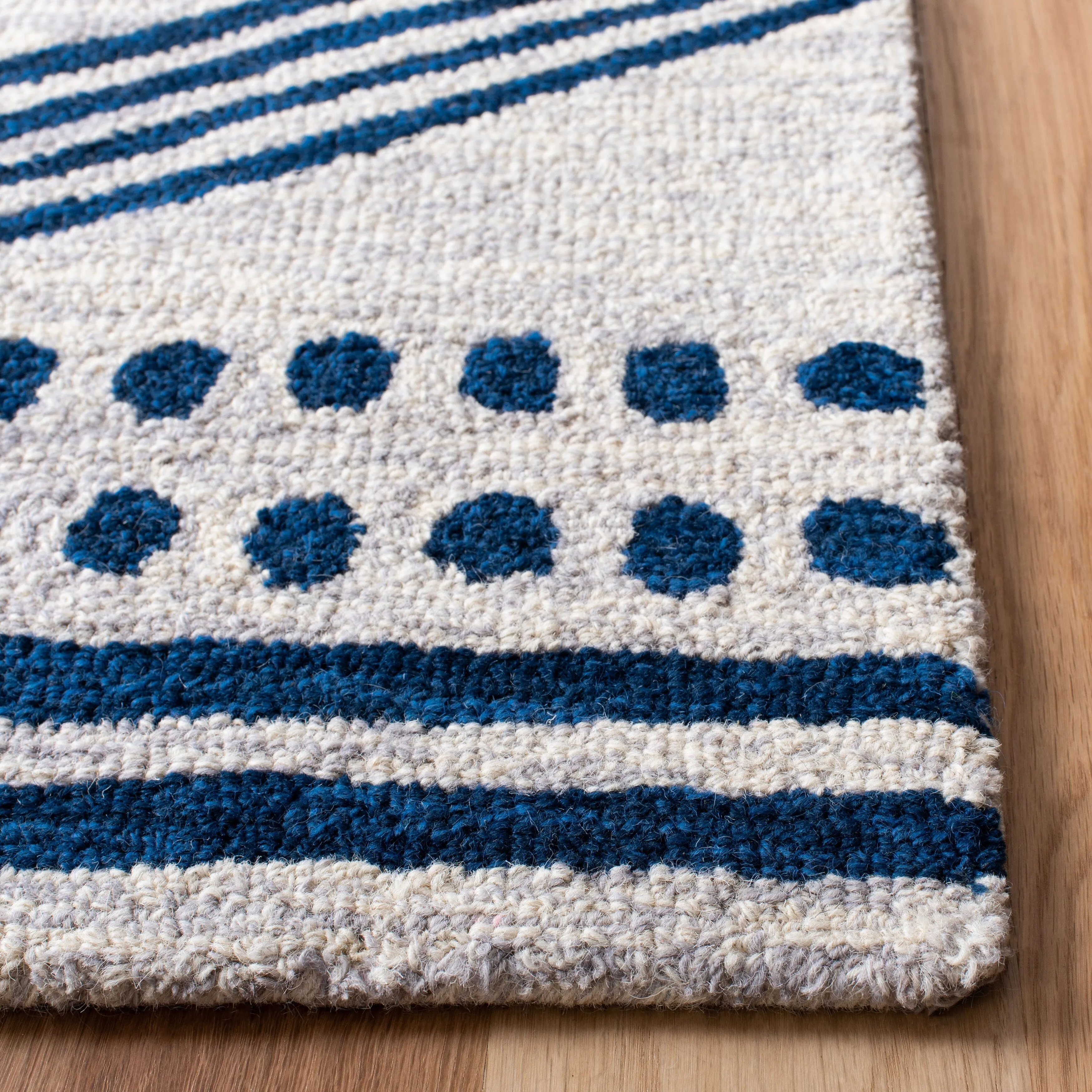 SAFAVIEH Handmade Micro-Loop Gudula Moroccan Wool Rug