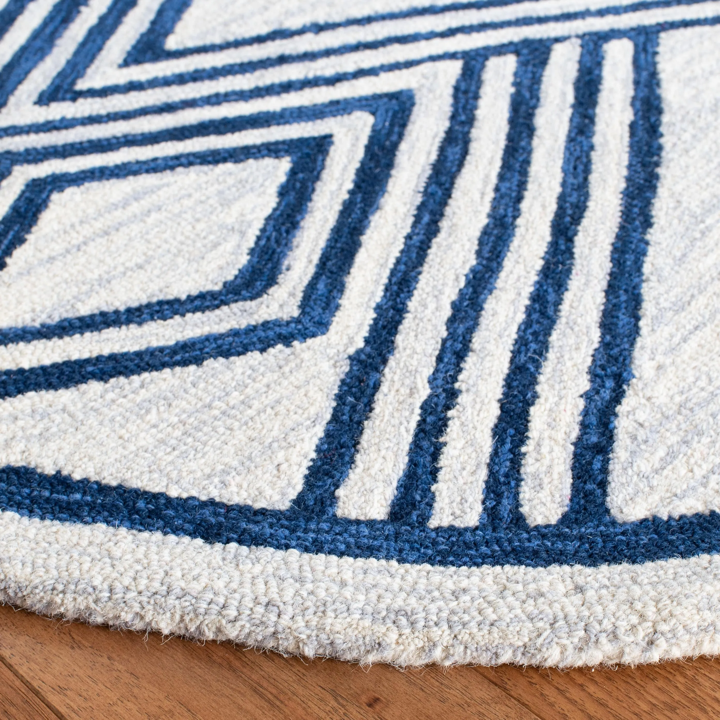 SAFAVIEH Handmade Micro-Loop Gudula Moroccan Wool Rug